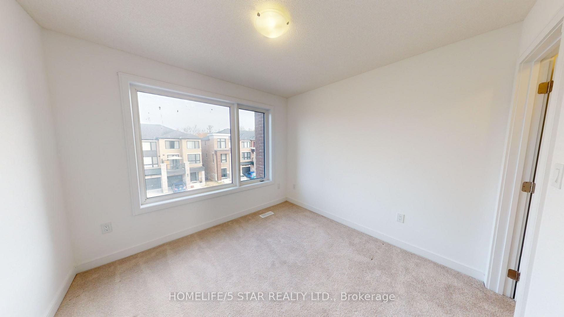 Photo 14 of 143 Blue Forest Crescent, Barrie, Innis-Shore — HOMEH