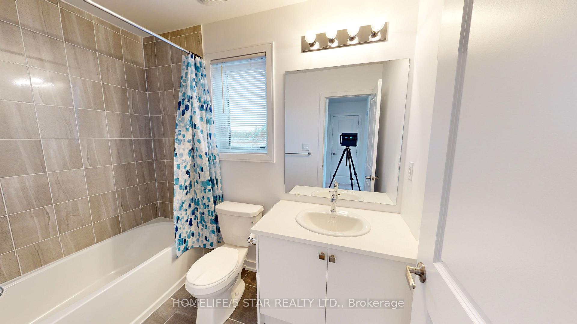 Photo 19 of 143 Blue Forest Crescent, Barrie, Innis-Shore — HOMEH