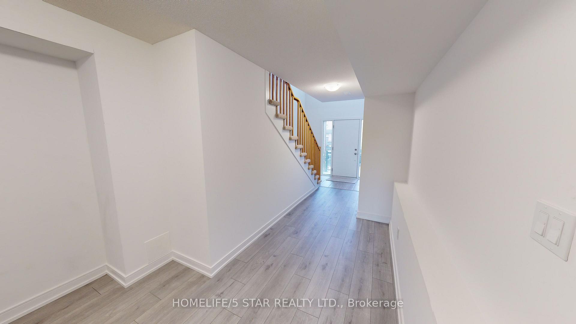 Photo 29 of 143 Blue Forest Crescent, Barrie, Innis-Shore — HOMEH