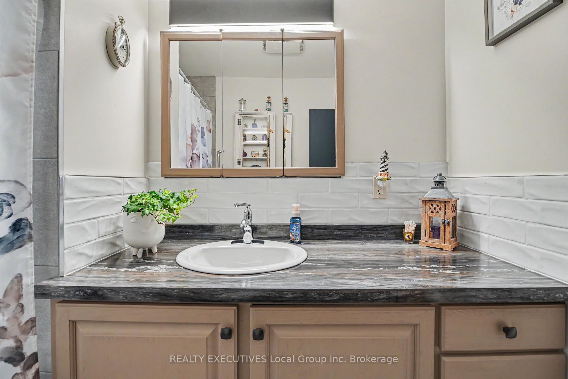 Photo 8 of 856 Jane Street, North Bay, West End — HOMEH