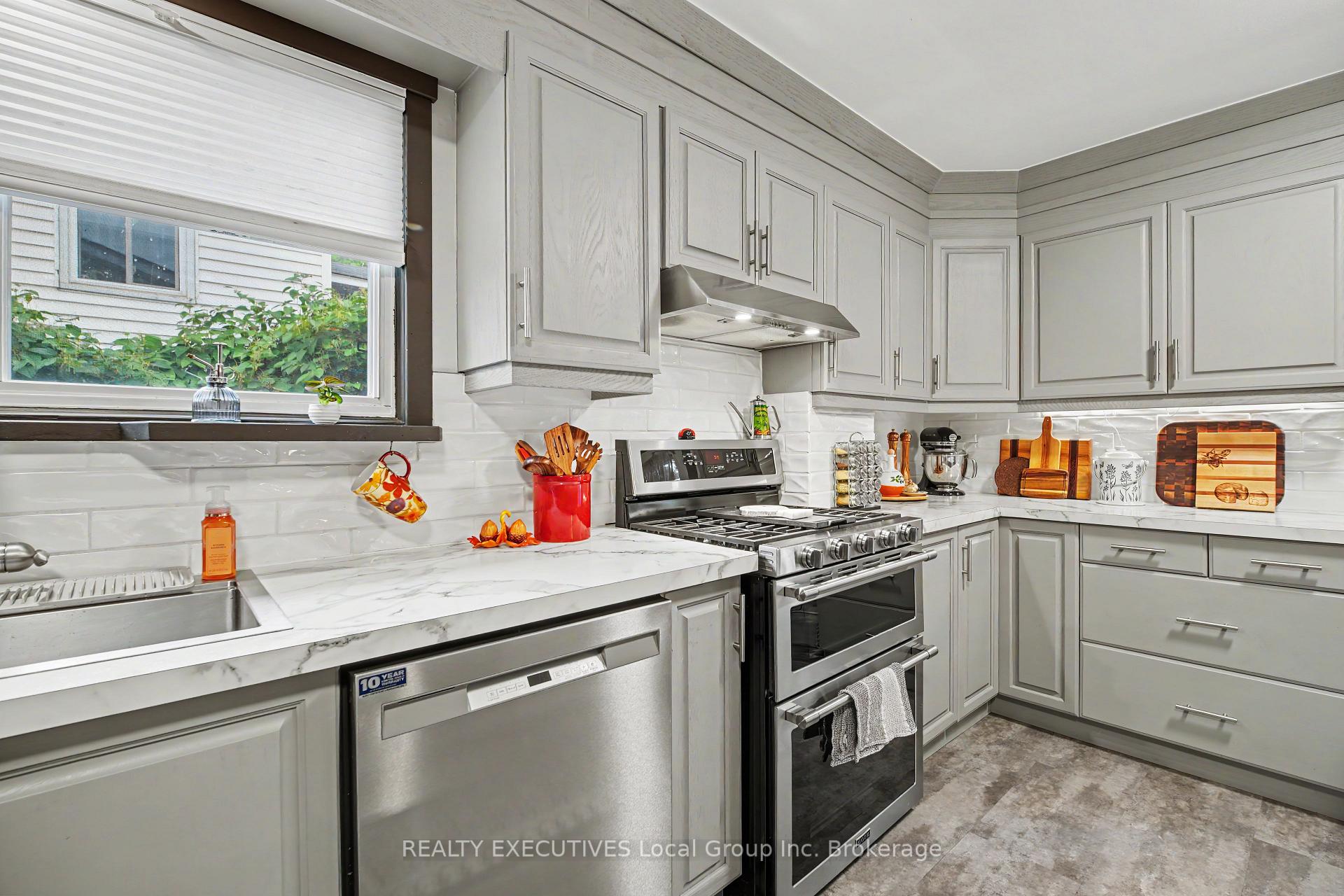 Photo 17 of 856 Jane Street, North Bay, West End — HOMEH