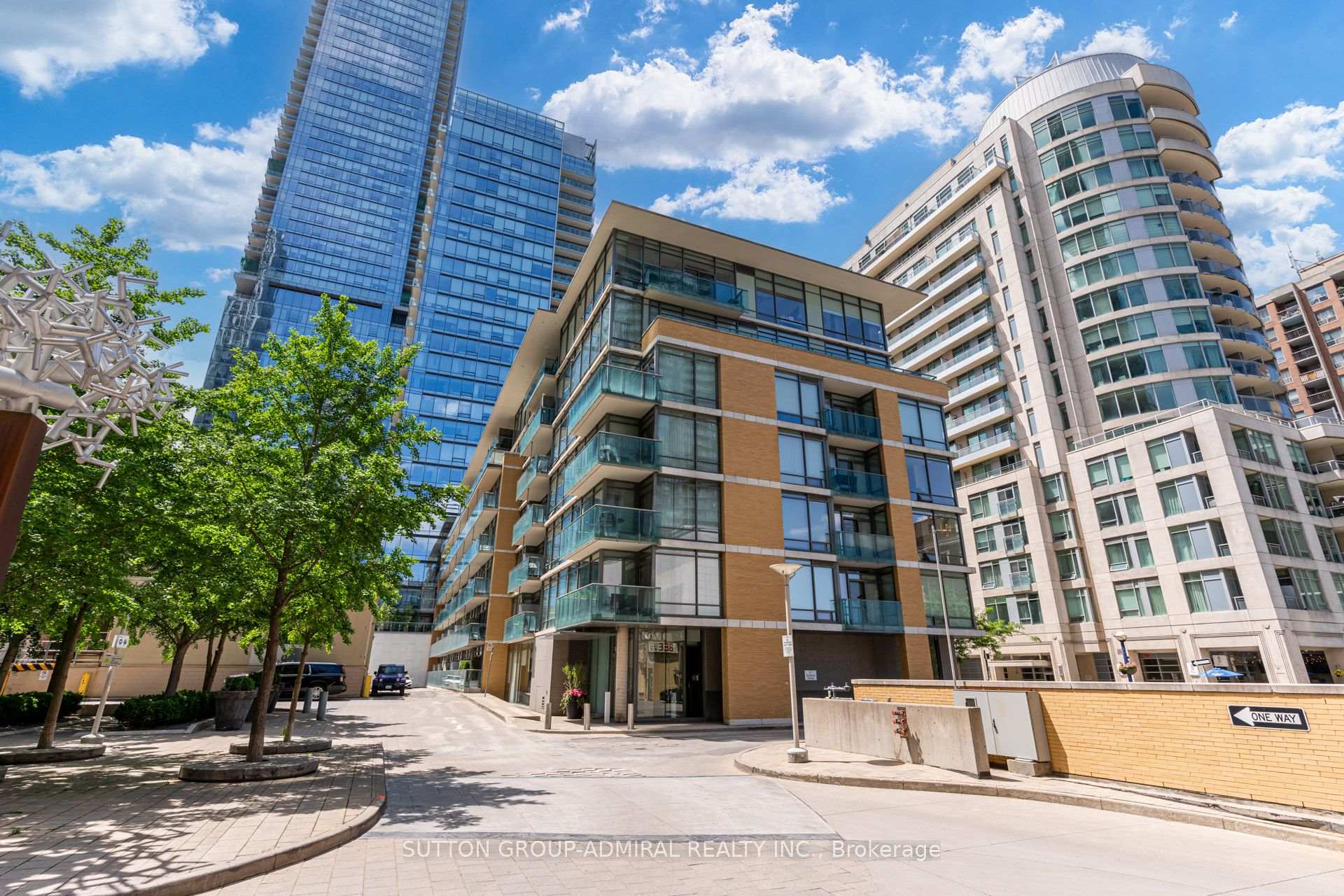 Photo 3 of Unit 104, 21 Scollard Street, Toronto, The Annex — HOMEH
