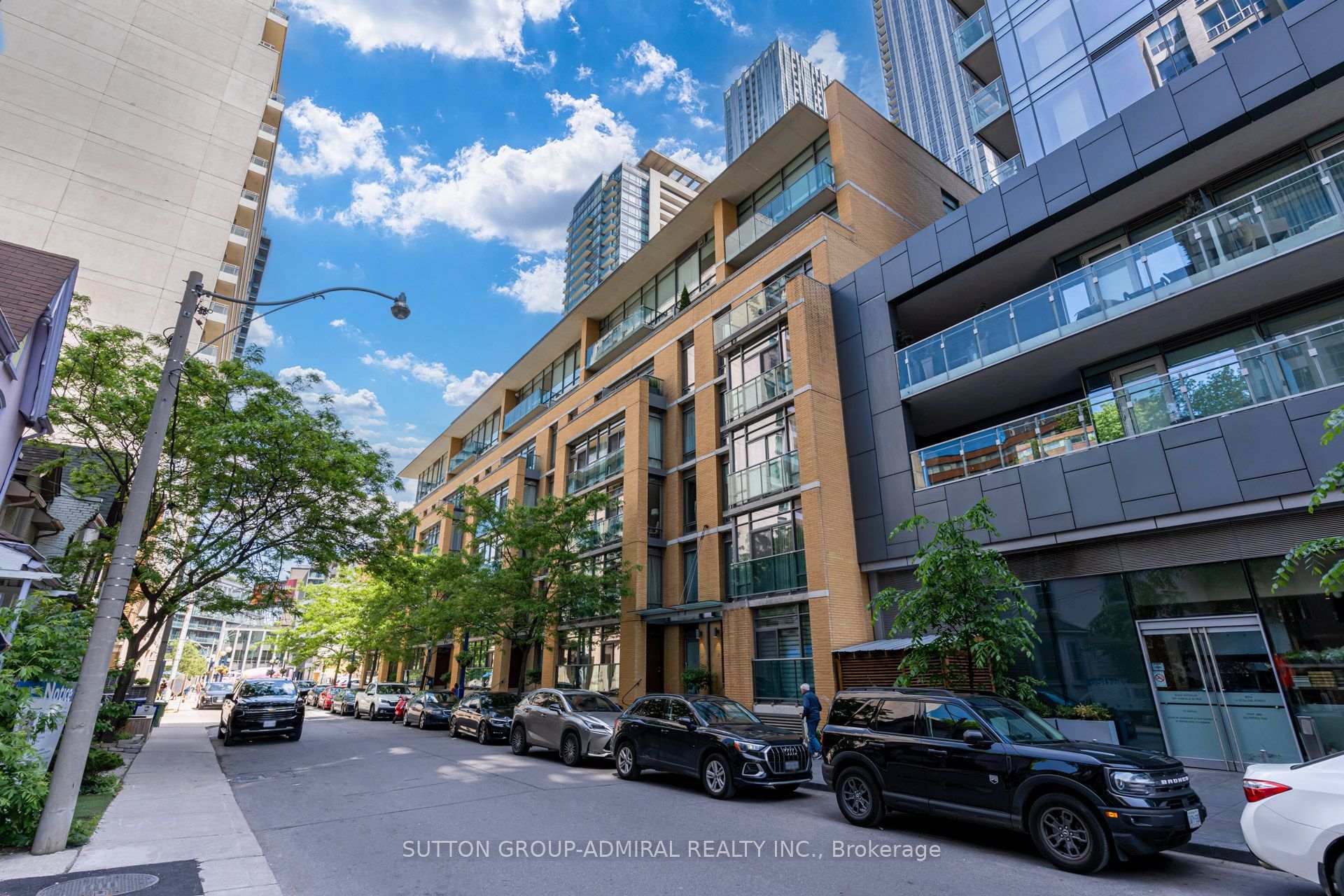 Photo 4 of Unit 104, 21 Scollard Street, Toronto, The Annex — HOMEH