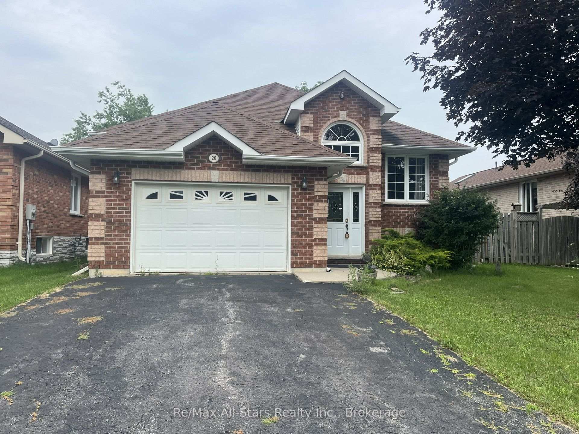 Photo 1 of 20 Eakins Crescent, Kawartha Lakes, Lindsay — HOMEH