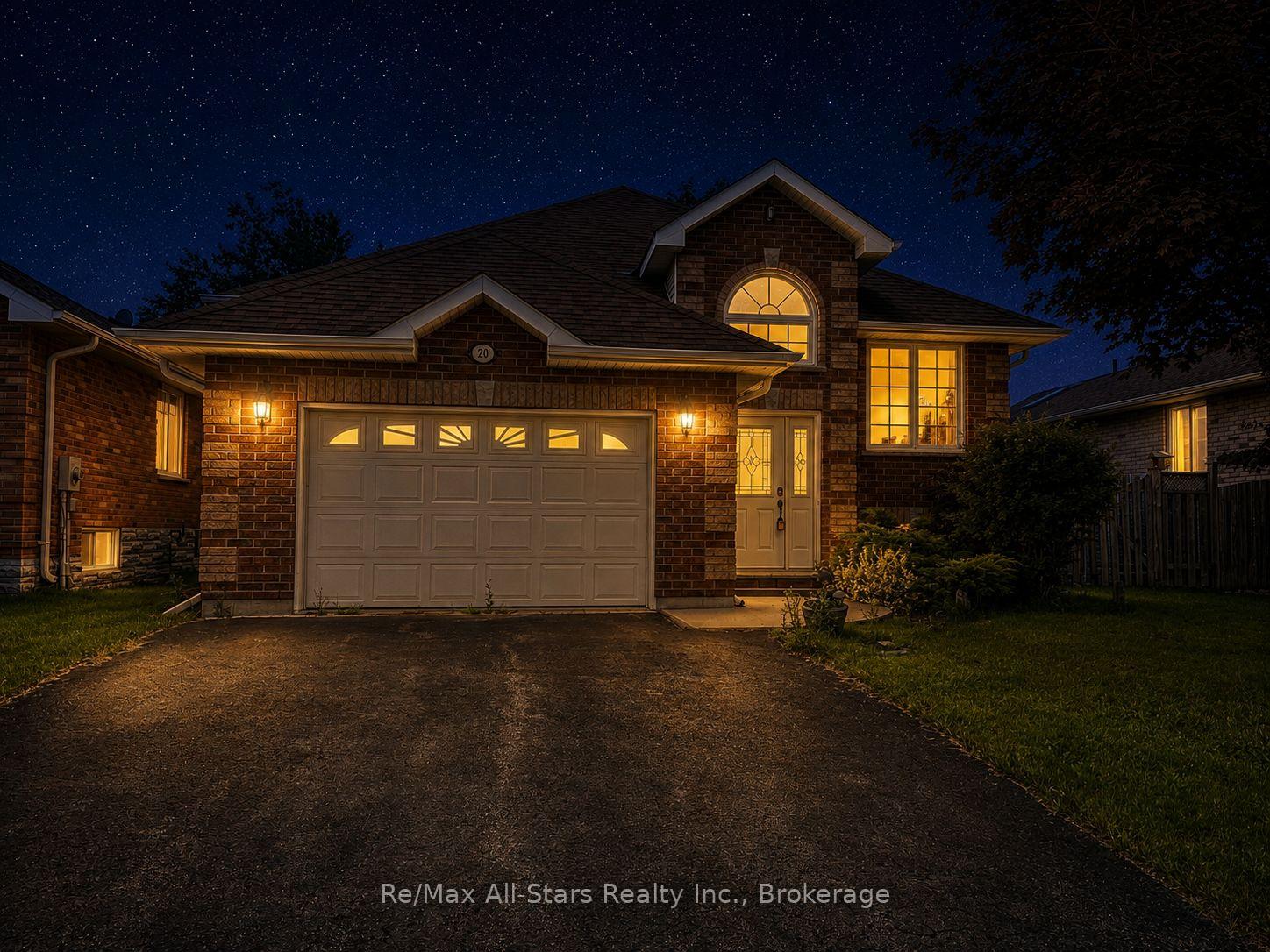 Photo 2 of 20 Eakins Crescent, Kawartha Lakes, Lindsay — HOMEH