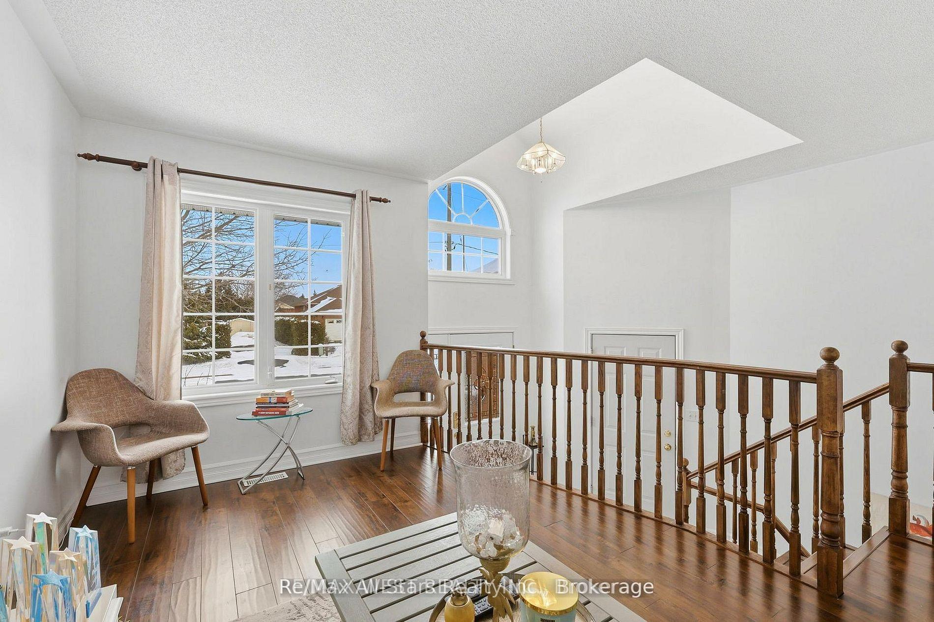 Photo 6 of 20 Eakins Crescent, Kawartha Lakes, Lindsay — HOMEH