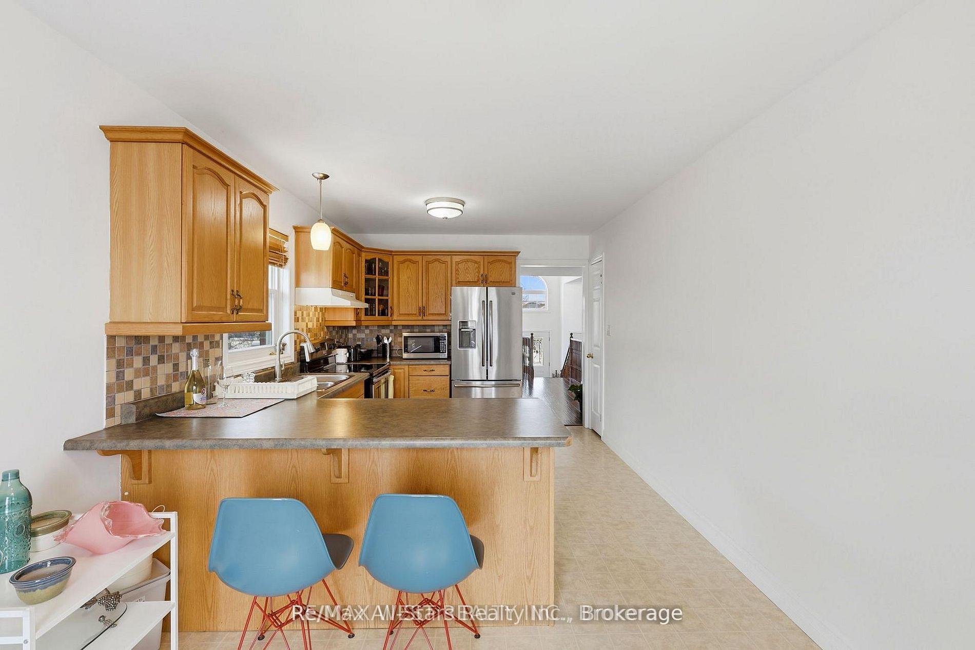 Photo 13 of 20 Eakins Crescent, Kawartha Lakes, Lindsay — HOMEH