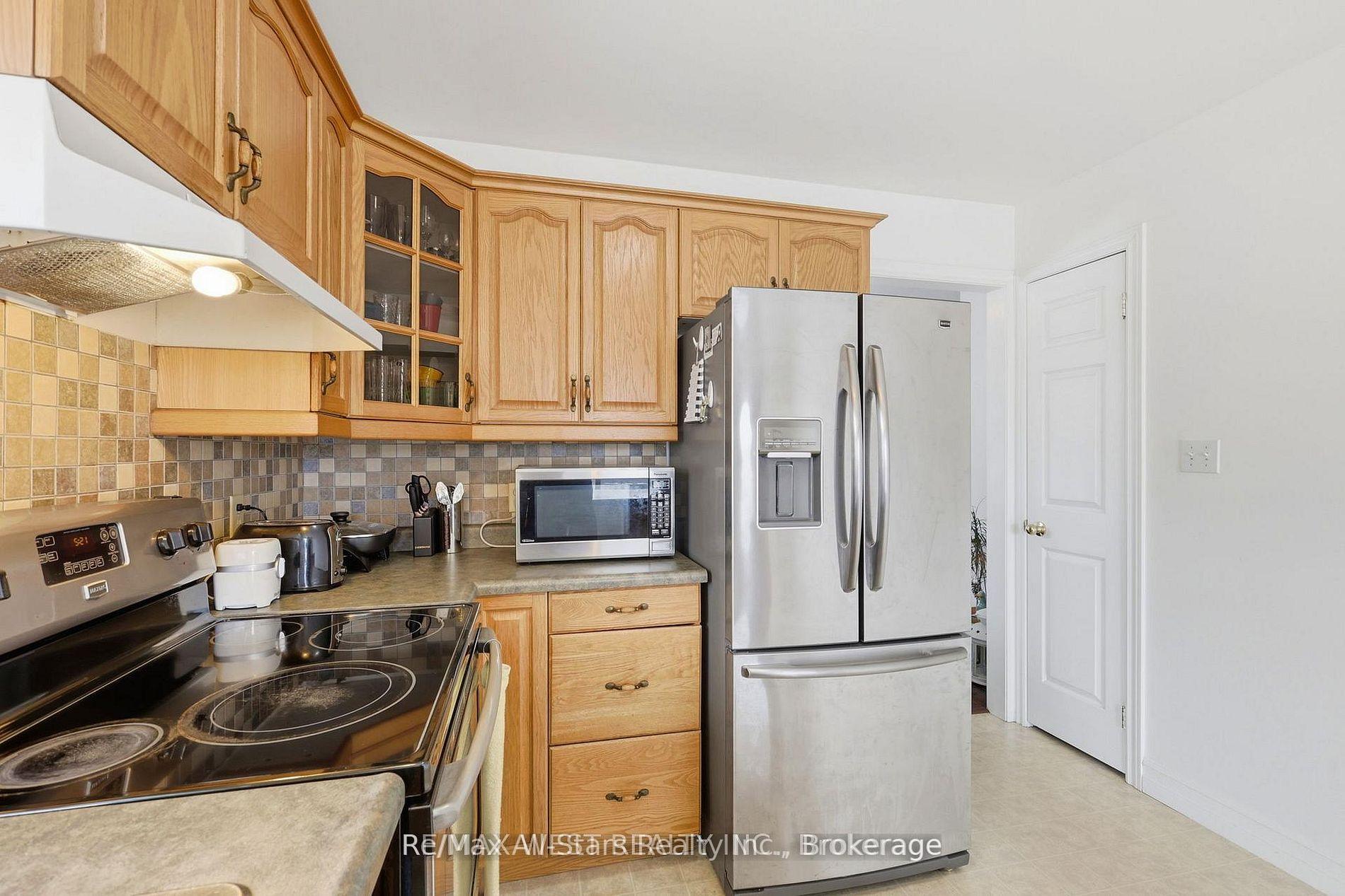 Photo 14 of 20 Eakins Crescent, Kawartha Lakes, Lindsay — HOMEH