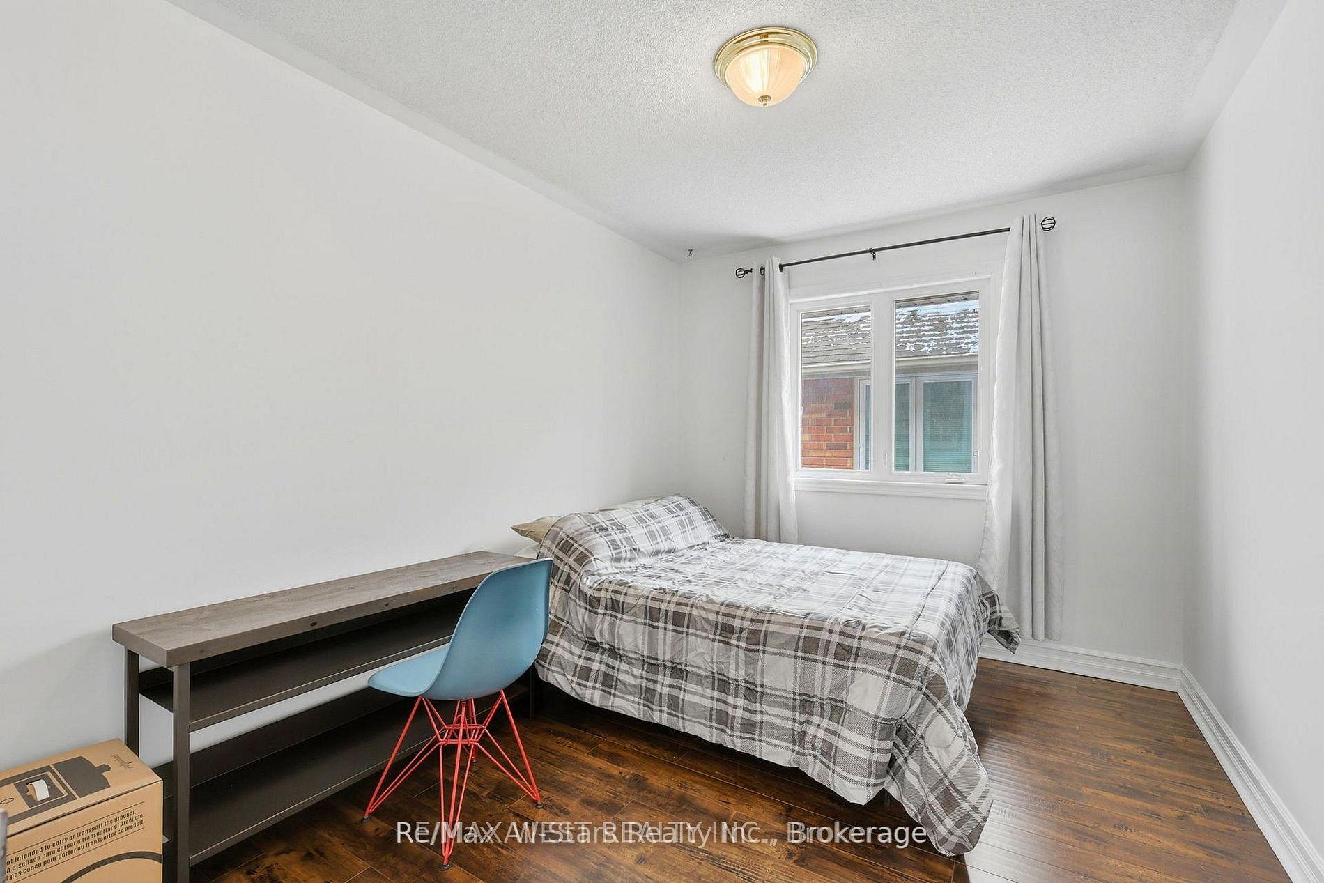 Photo 18 of 20 Eakins Crescent, Kawartha Lakes, Lindsay — HOMEH