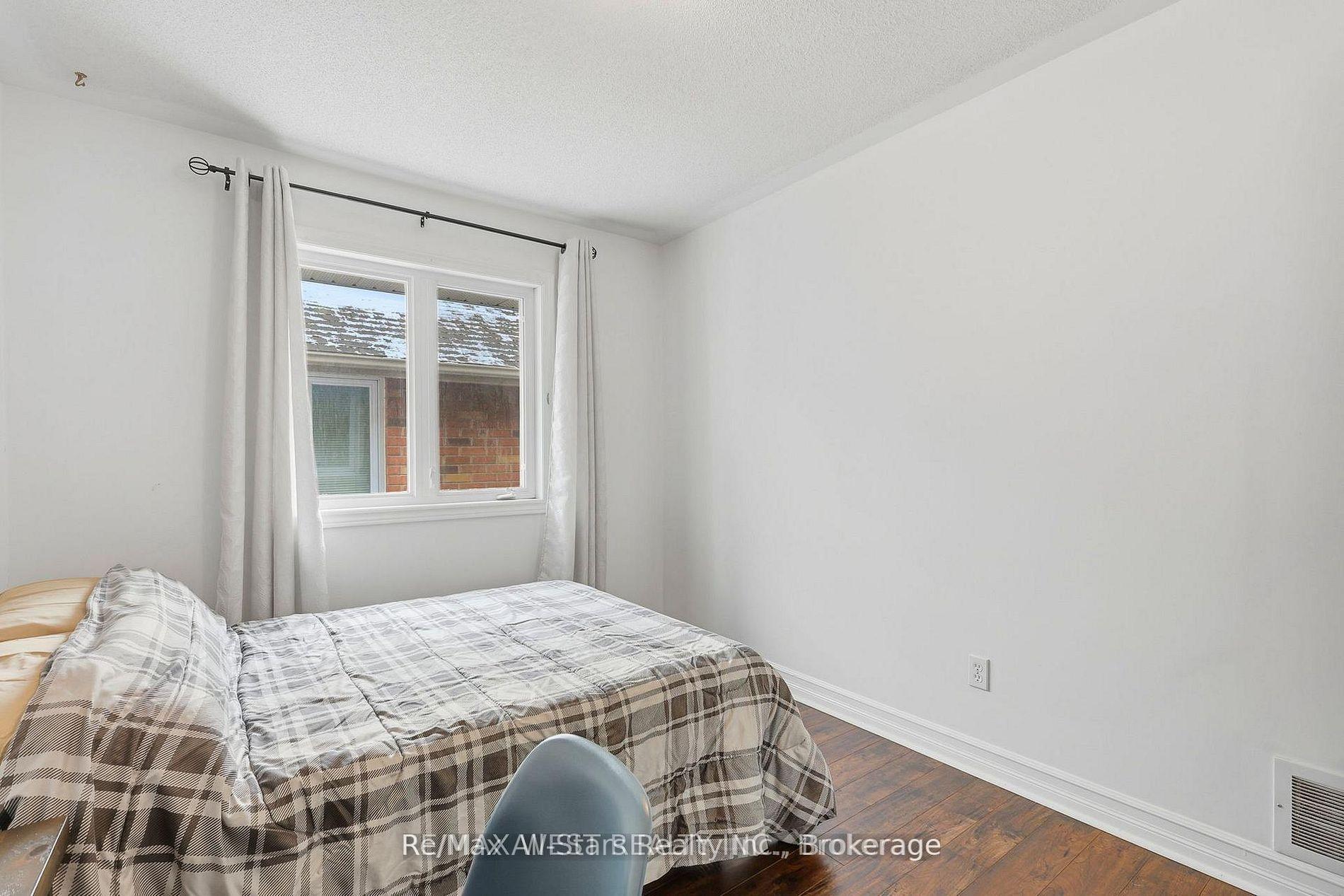 Photo 19 of 20 Eakins Crescent, Kawartha Lakes, Lindsay — HOMEH