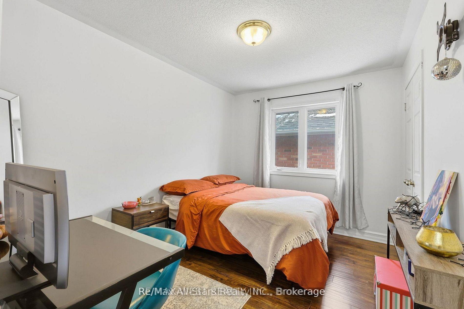Photo 22 of 20 Eakins Crescent, Kawartha Lakes, Lindsay — HOMEH