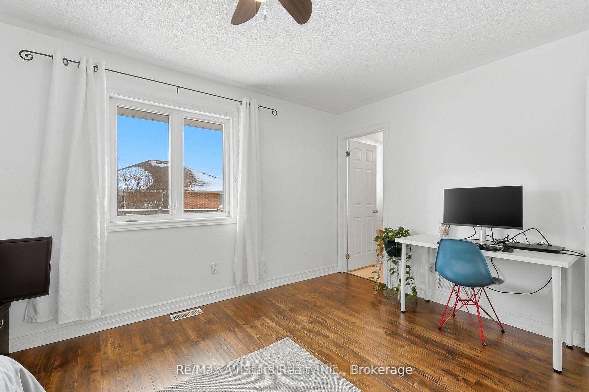 Photo 26 of 20 Eakins Crescent, Kawartha Lakes, Lindsay — HOMEH
