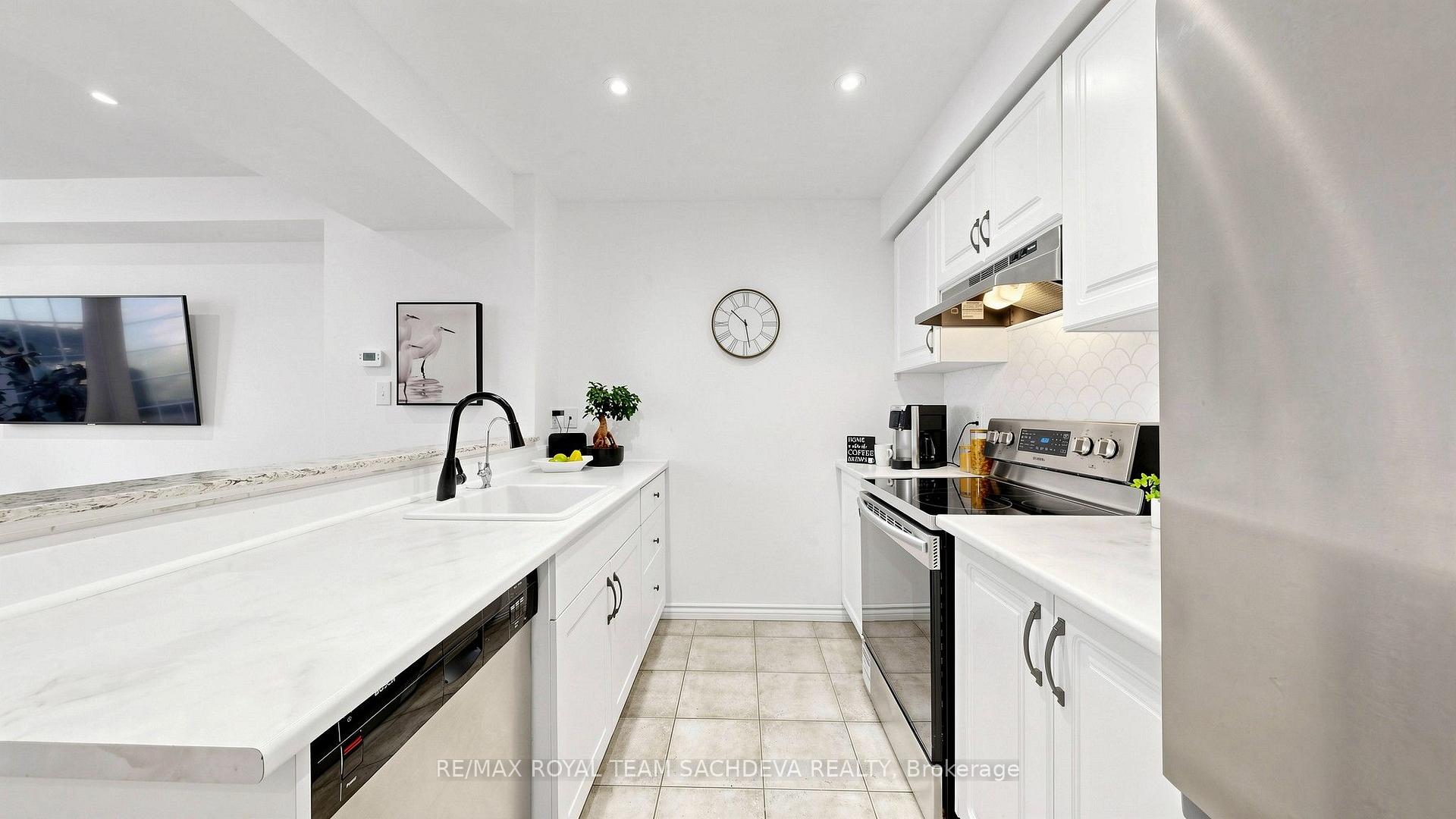 Photo 15 of 29 Silvester Street, Ajax, Central East — HOMEH