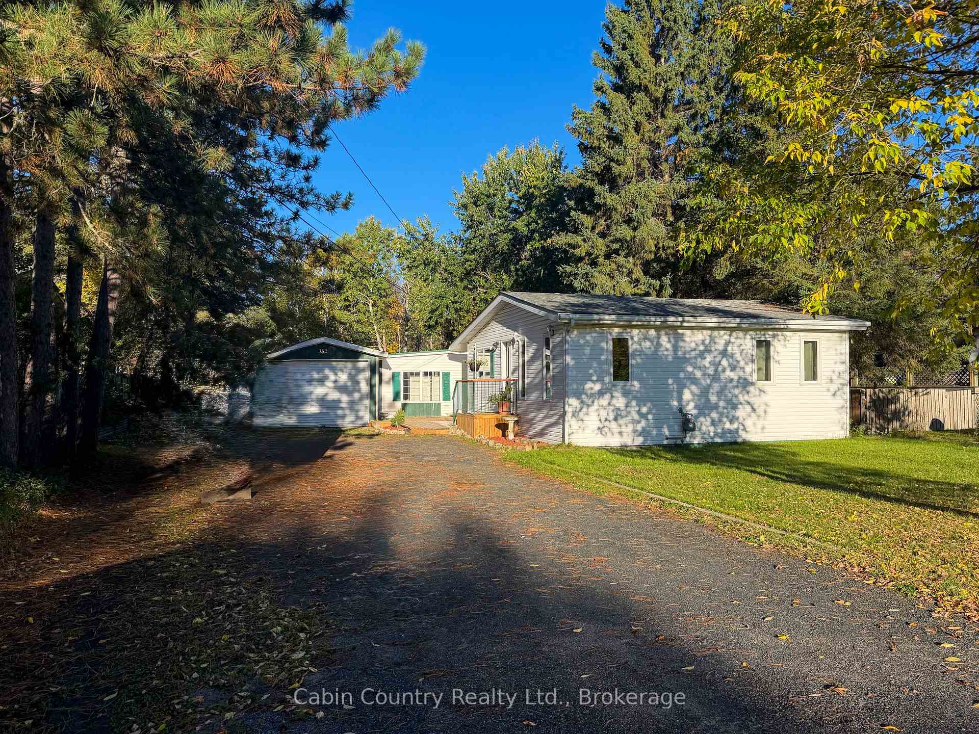 Photo 3 of 352 Airport Road W, Kenora, Donkirk Heights — HOMEH