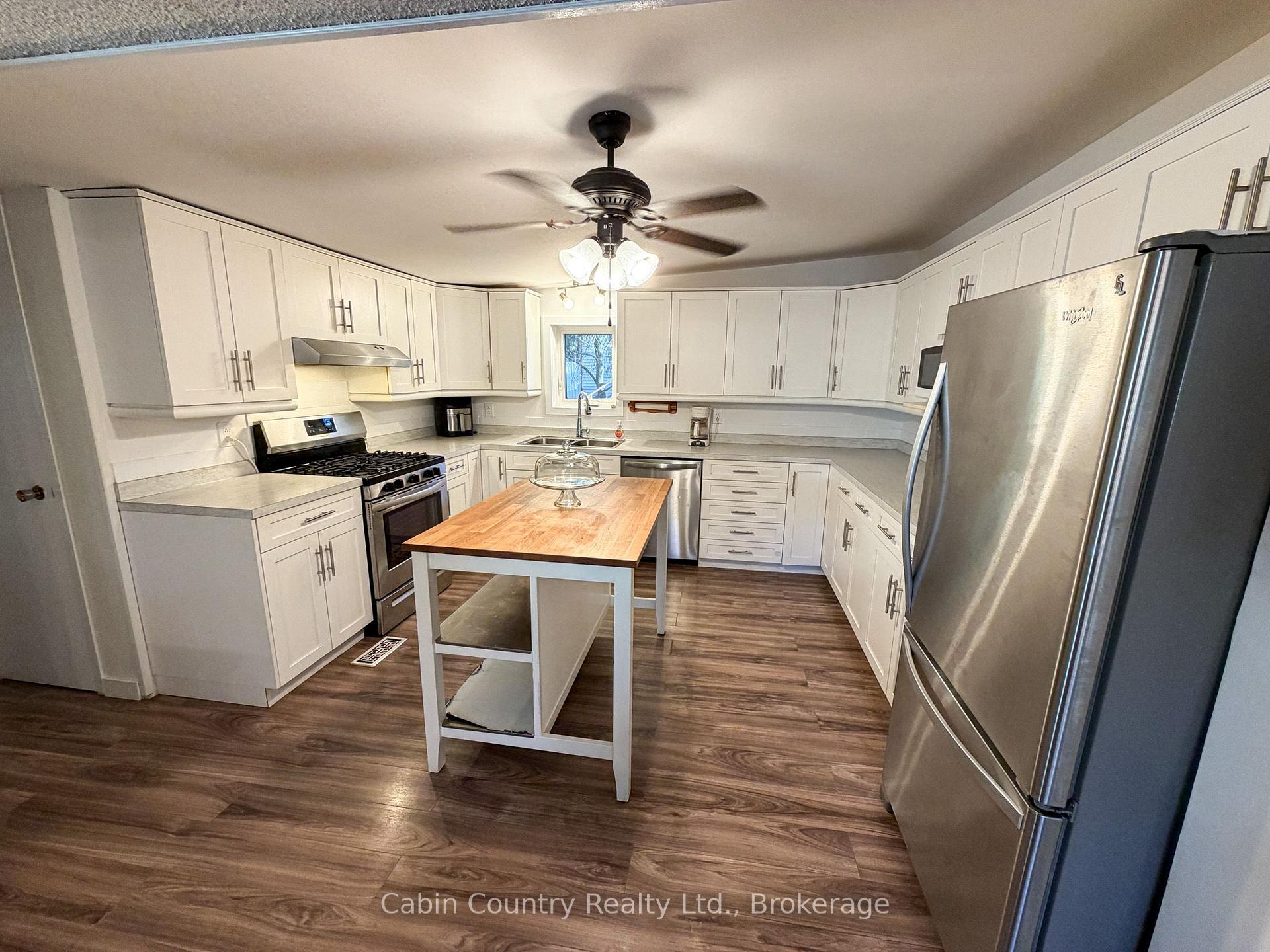 Photo 4 of 352 Airport Road W, Kenora, Donkirk Heights — HOMEH