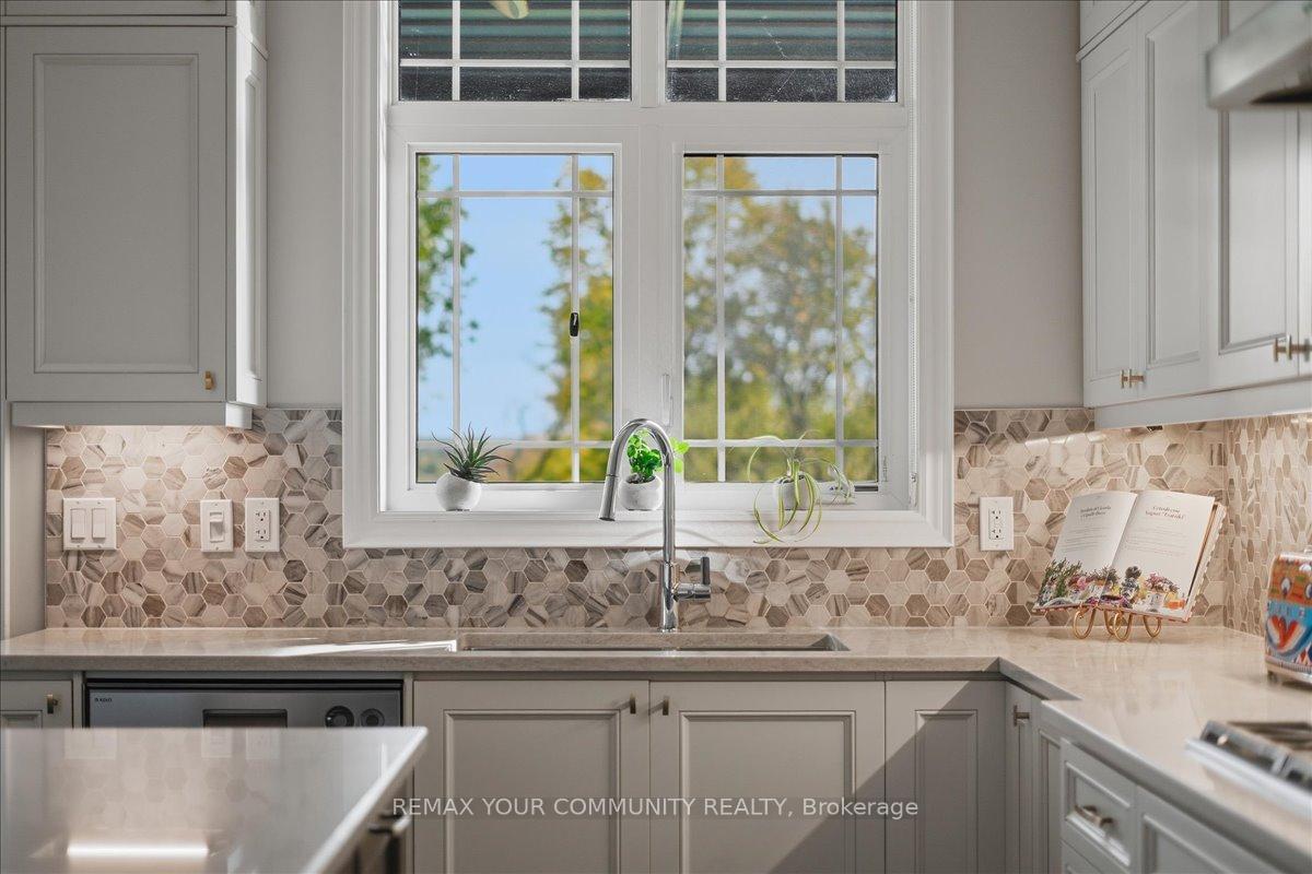 Photo 15 of 116 Crane Street, Aurora, Rural Aurora — HOMEH