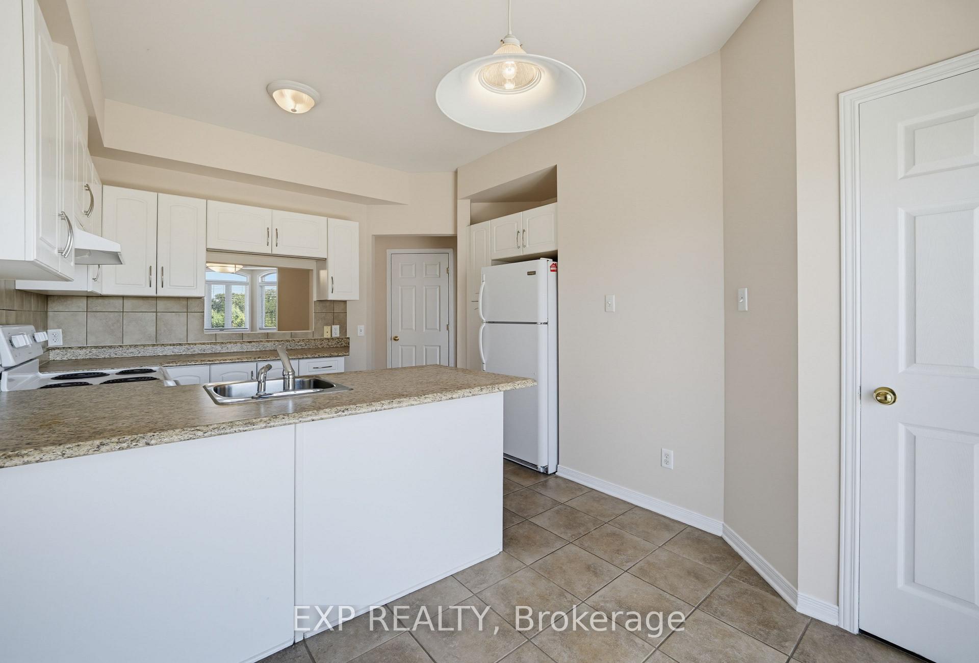 Photo 3 of Unit 7, 190 Rustic Hills Crescent, Ottawa, Springridge/East Village — HOMEH