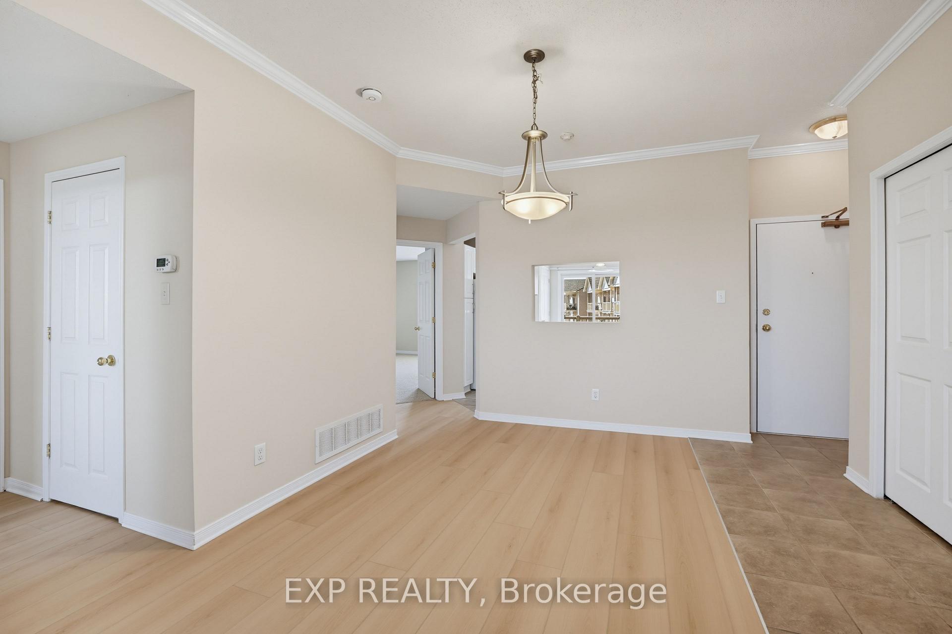 Photo 6 of Unit 7, 190 Rustic Hills Crescent, Ottawa, Springridge/East Village — HOMEH