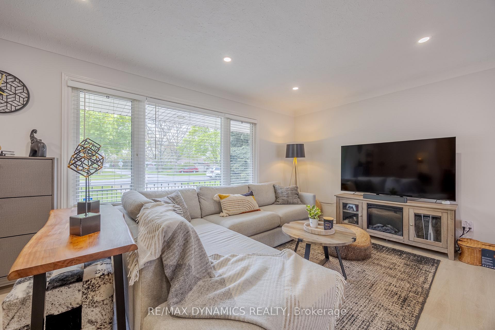 Photo 8 of 87 Rochelle Drive, St. Catharines, Bunting/Linwell — HOMEH