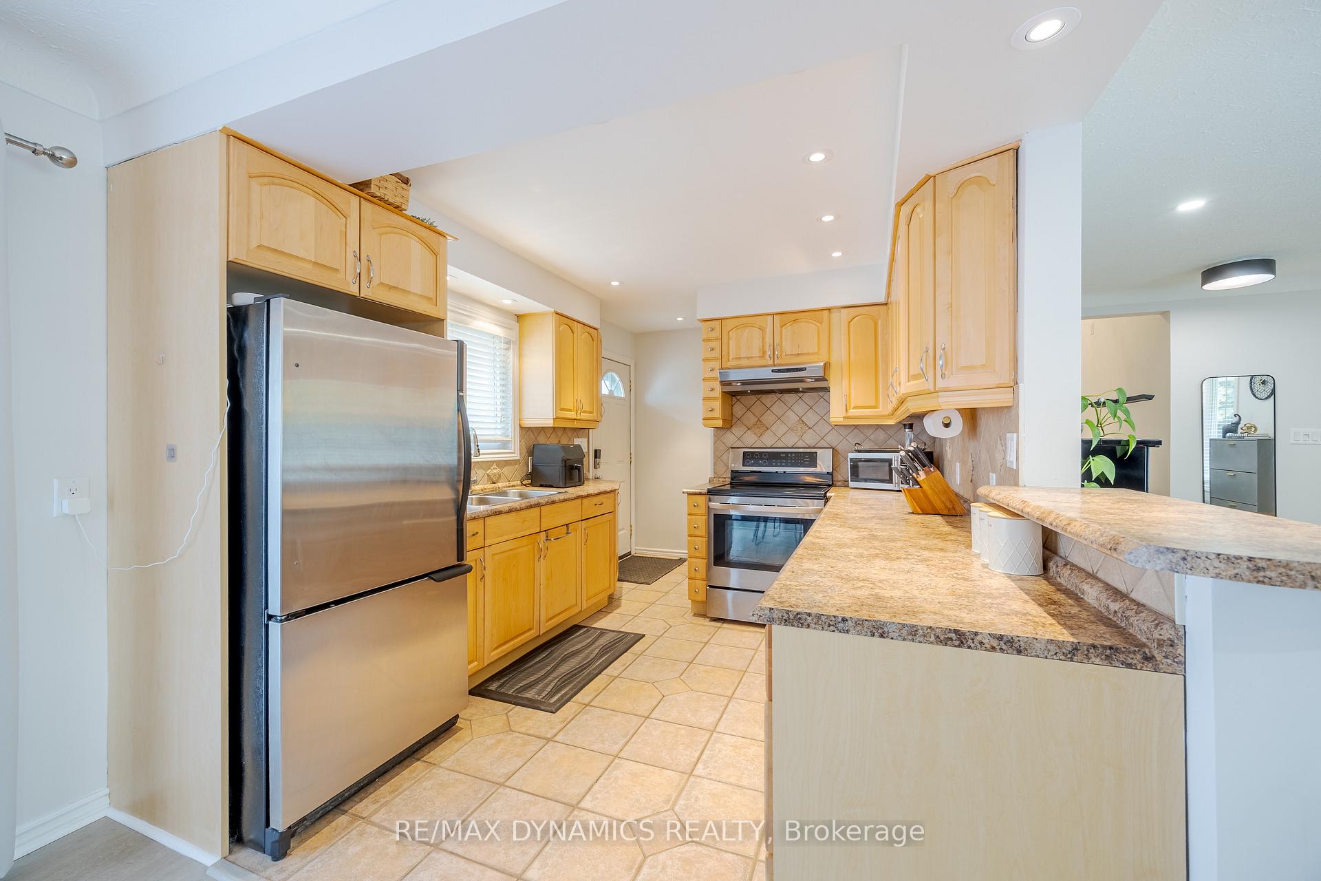 Photo 10 of 87 Rochelle Drive, St. Catharines, Bunting/Linwell — HOMEH