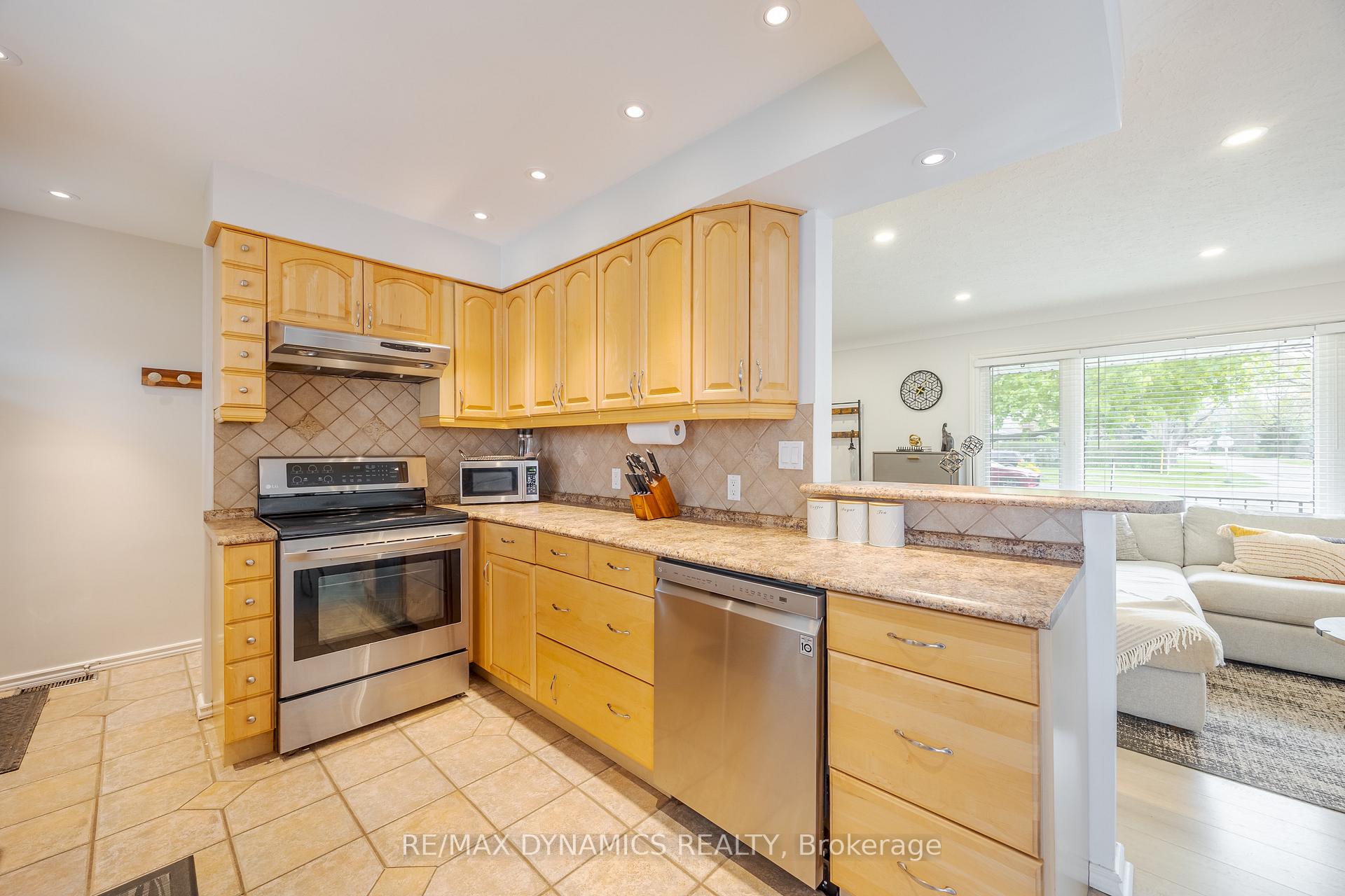 Photo 11 of 87 Rochelle Drive, St. Catharines, Bunting/Linwell — HOMEH