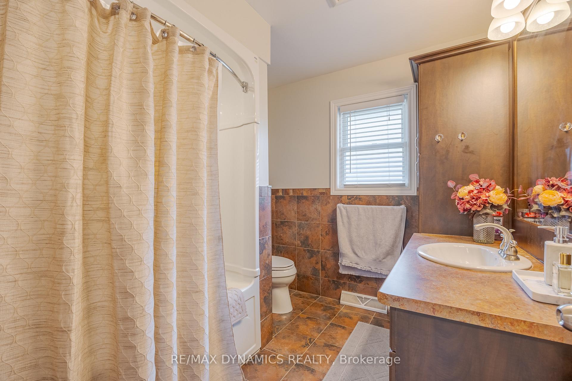 Photo 20 of 87 Rochelle Drive, St. Catharines, Bunting/Linwell — HOMEH