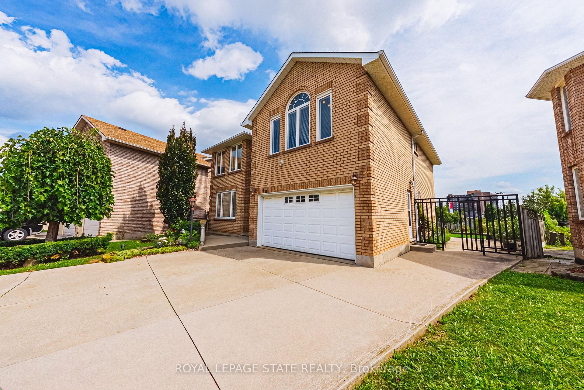 Photo 3 of 90 Fairington Crescent, Hamilton, Kentley — HOMEH