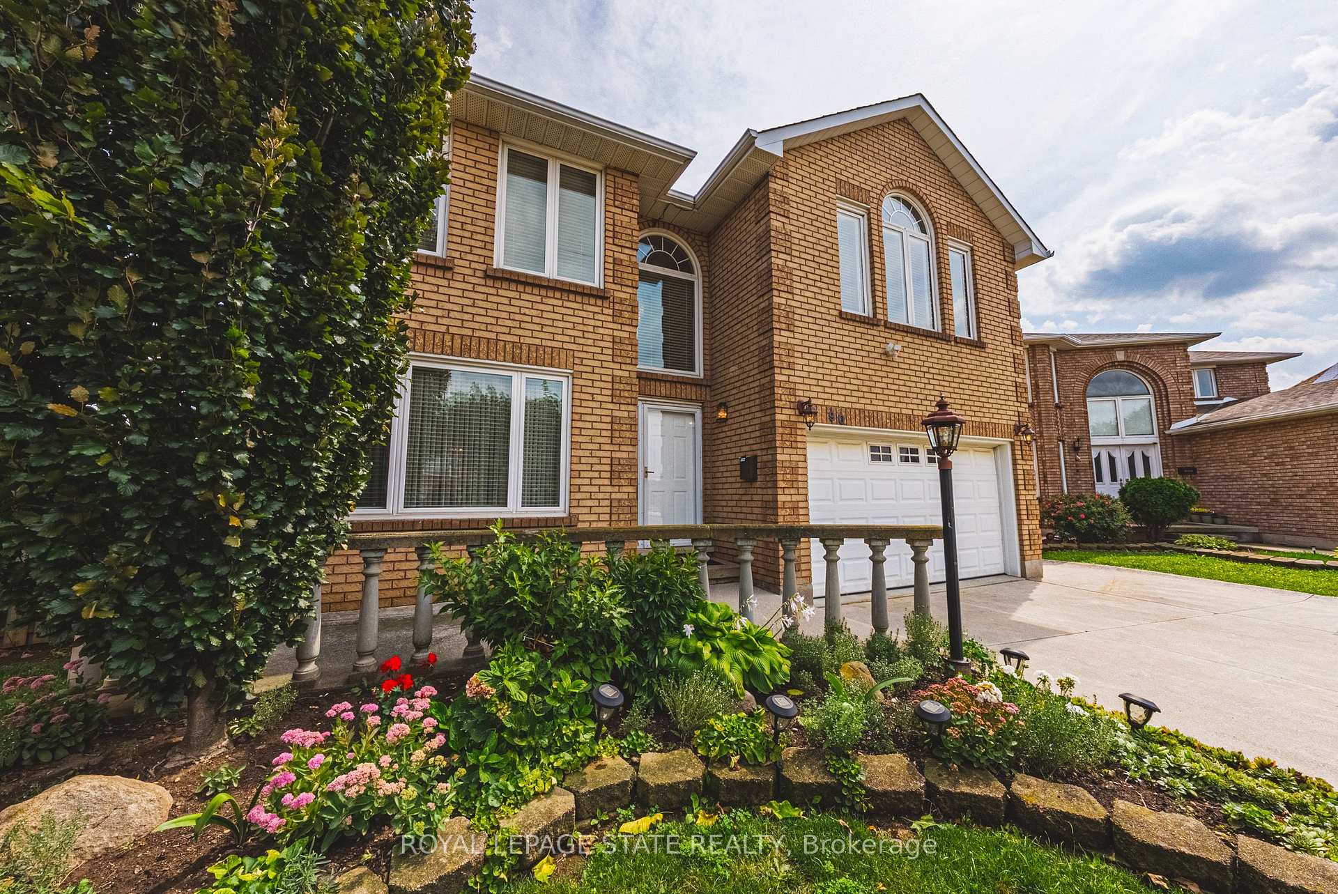 Photo 4 of 90 Fairington Crescent, Hamilton, Kentley — HOMEH
