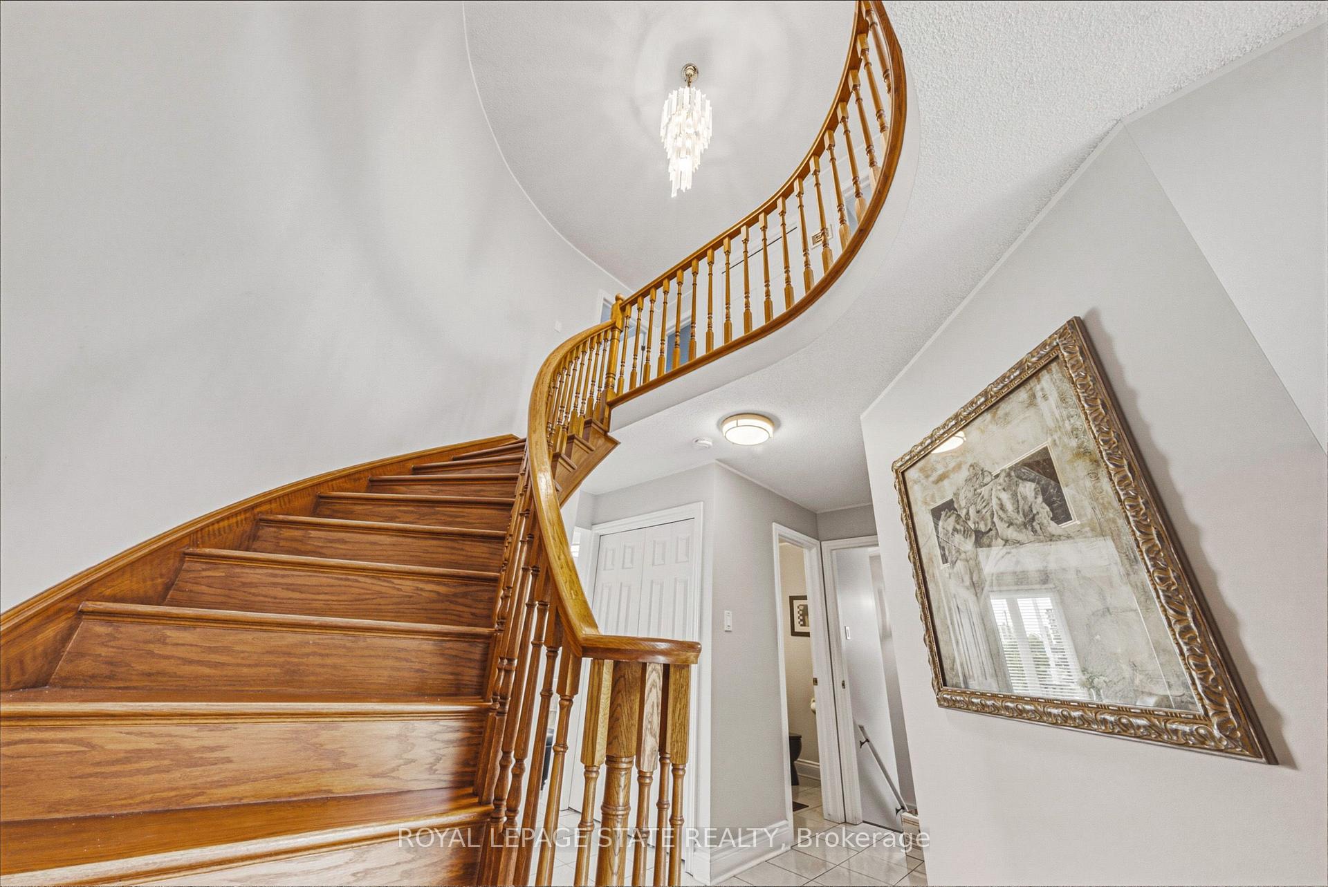 Photo 7 of 90 Fairington Crescent, Hamilton, Kentley — HOMEH