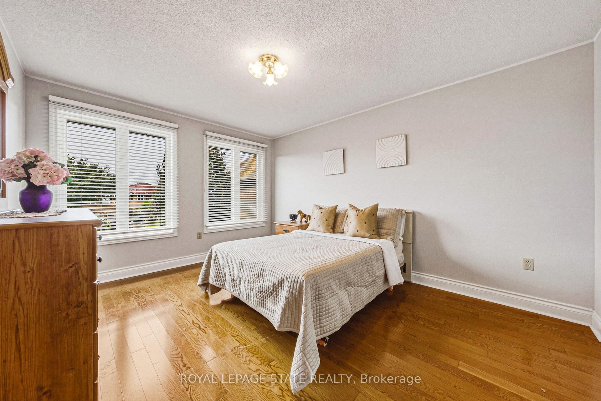 Photo 21 of 90 Fairington Crescent, Hamilton, Kentley — HOMEH