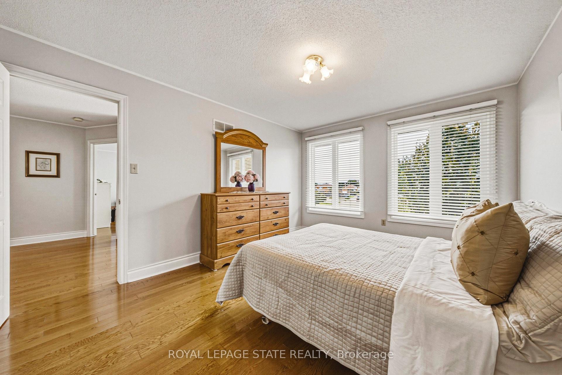Photo 22 of 90 Fairington Crescent, Hamilton, Kentley — HOMEH