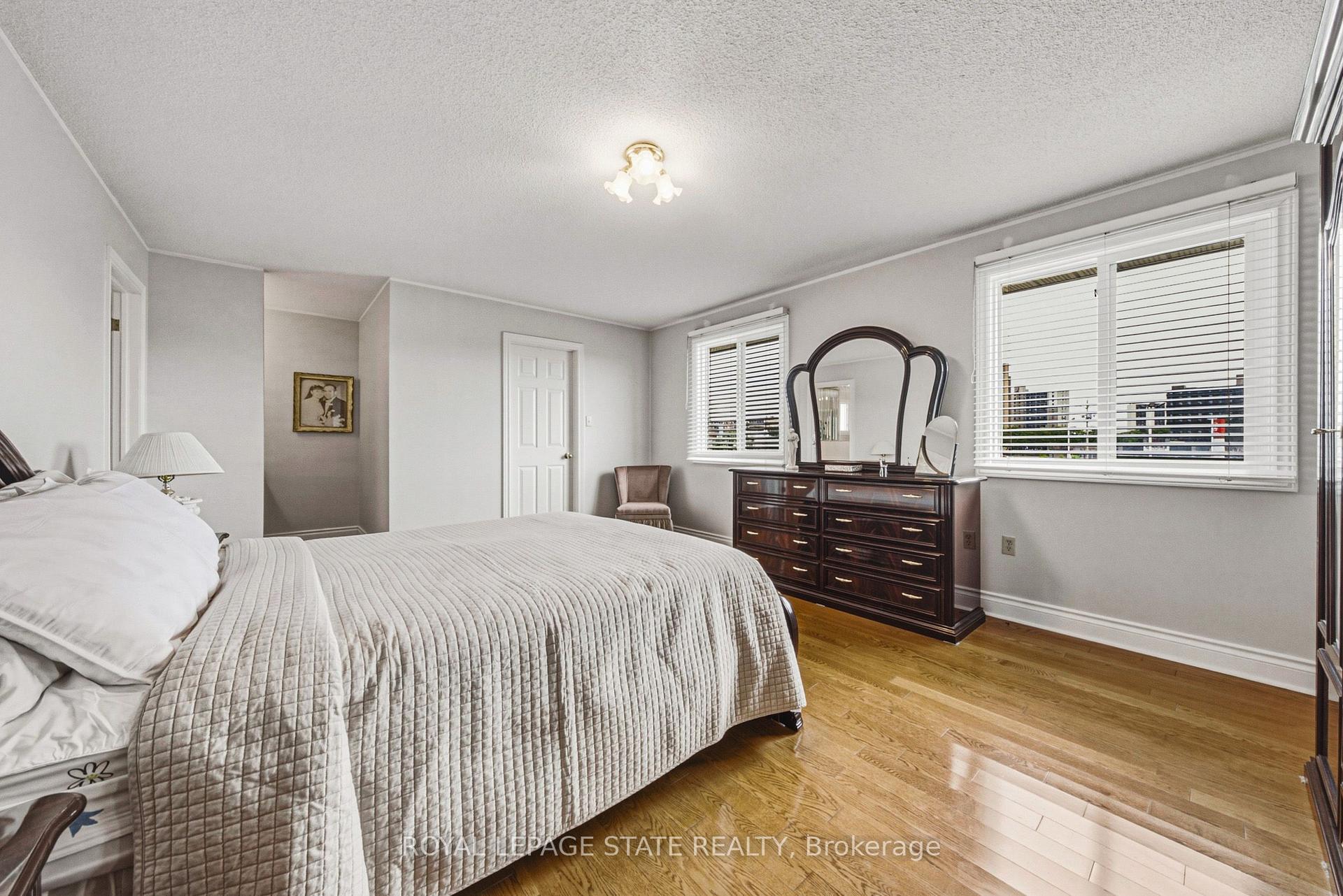 Photo 24 of 90 Fairington Crescent, Hamilton, Kentley — HOMEH