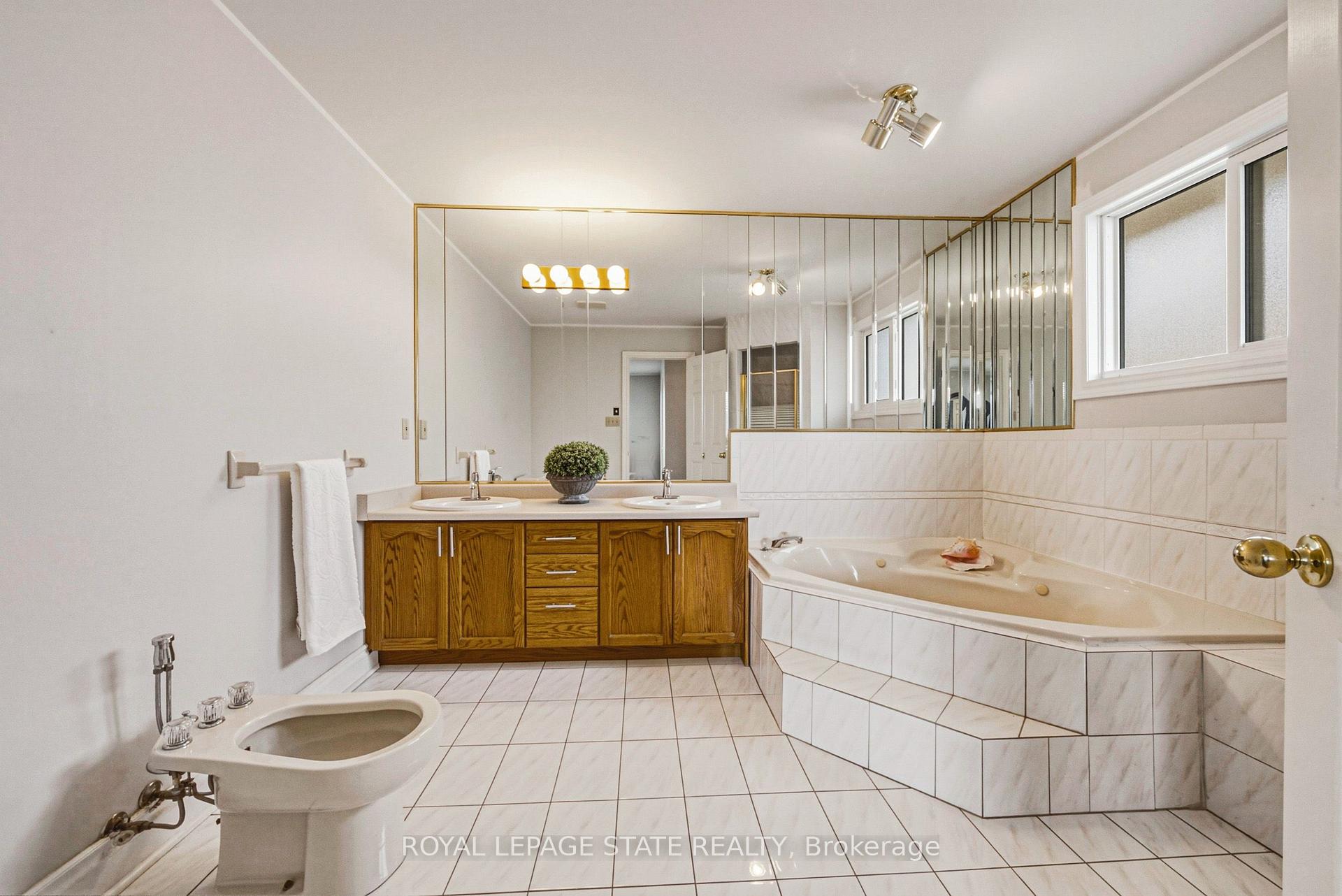Photo 26 of 90 Fairington Crescent, Hamilton, Kentley — HOMEH