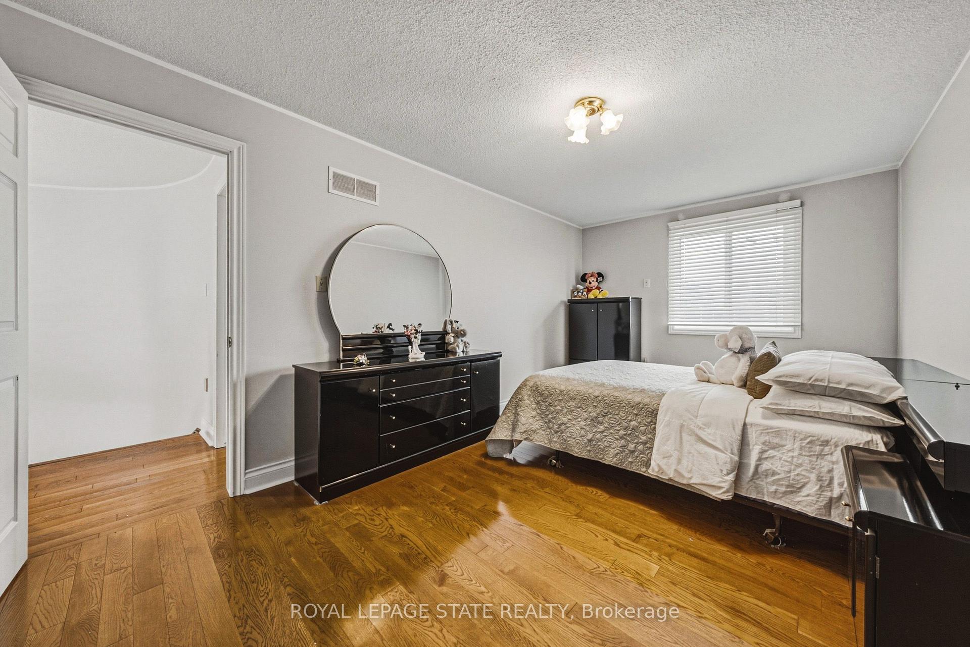 Photo 28 of 90 Fairington Crescent, Hamilton, Kentley — HOMEH