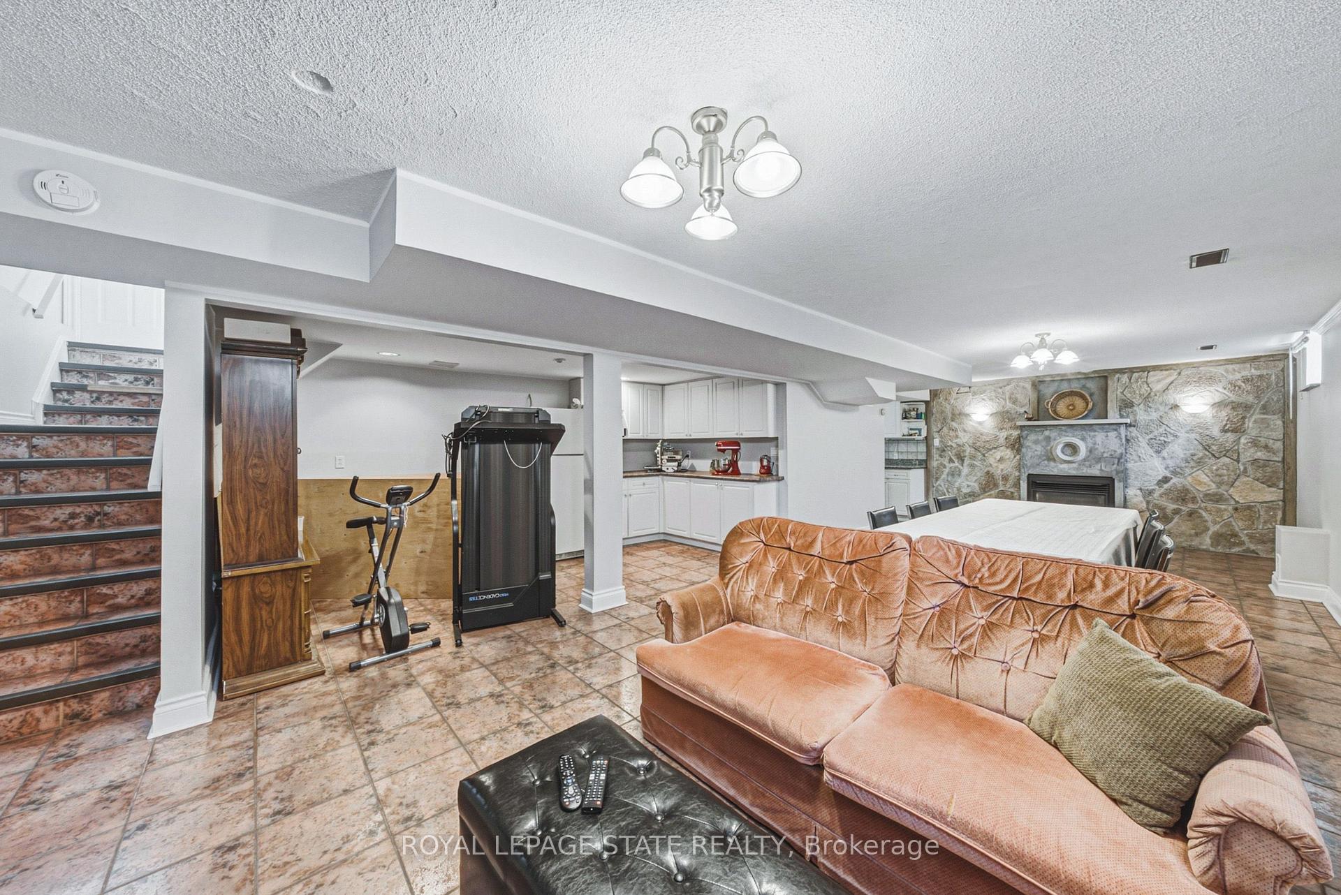 Photo 31 of 90 Fairington Crescent, Hamilton, Kentley — HOMEH