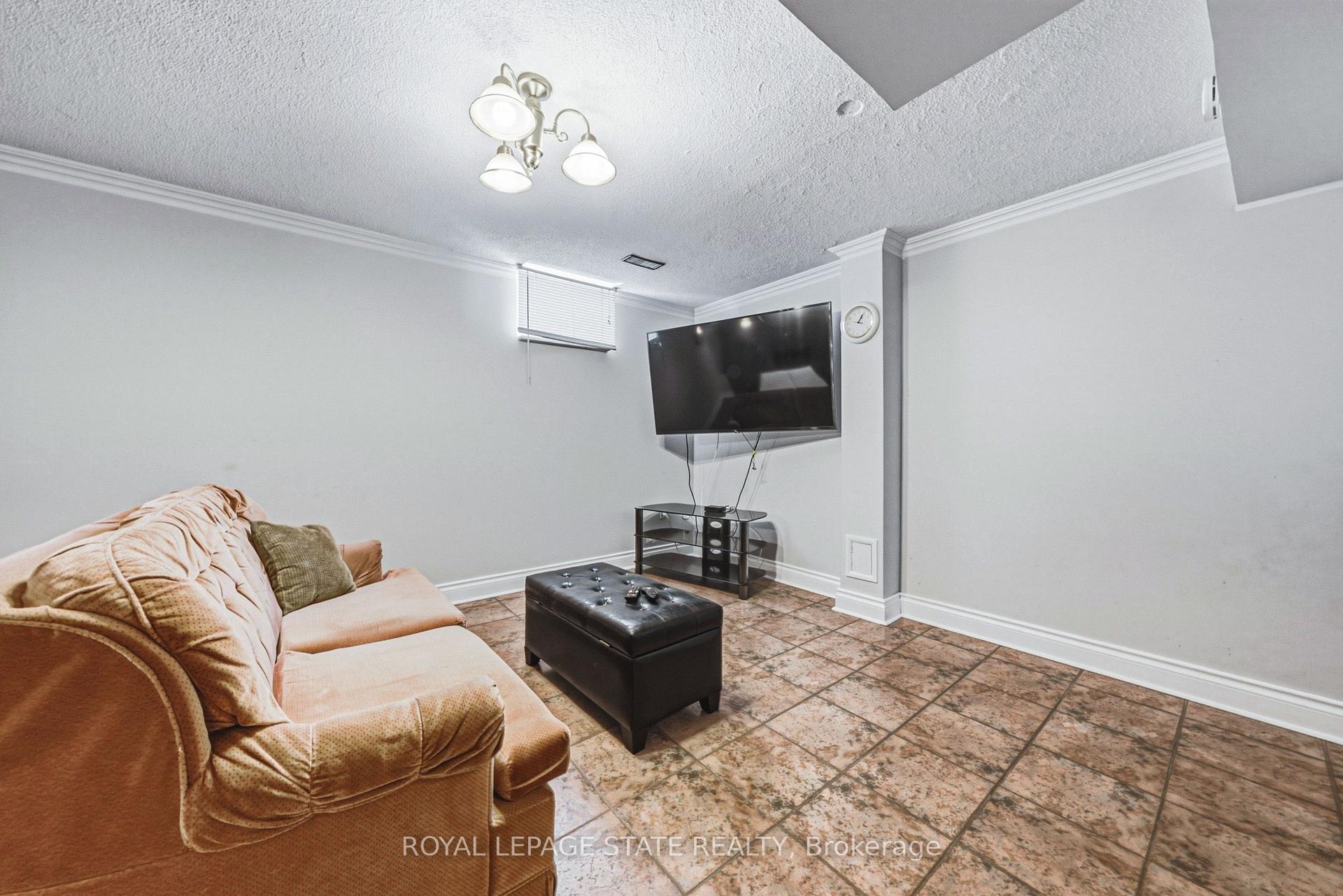 Photo 32 of 90 Fairington Crescent, Hamilton, Kentley — HOMEH