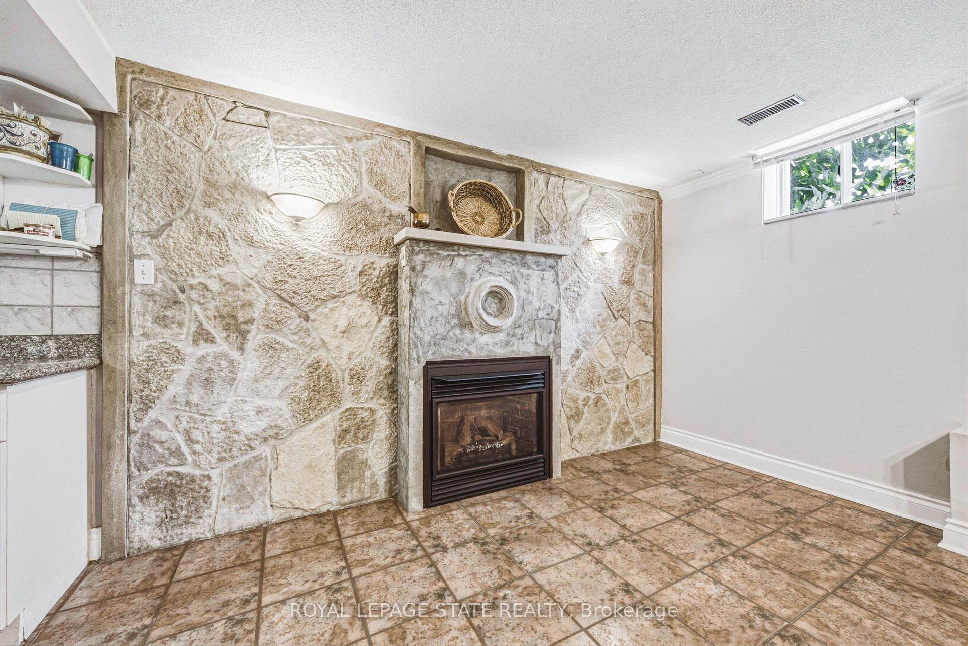 Photo 34 of 90 Fairington Crescent, Hamilton, Kentley — HOMEH