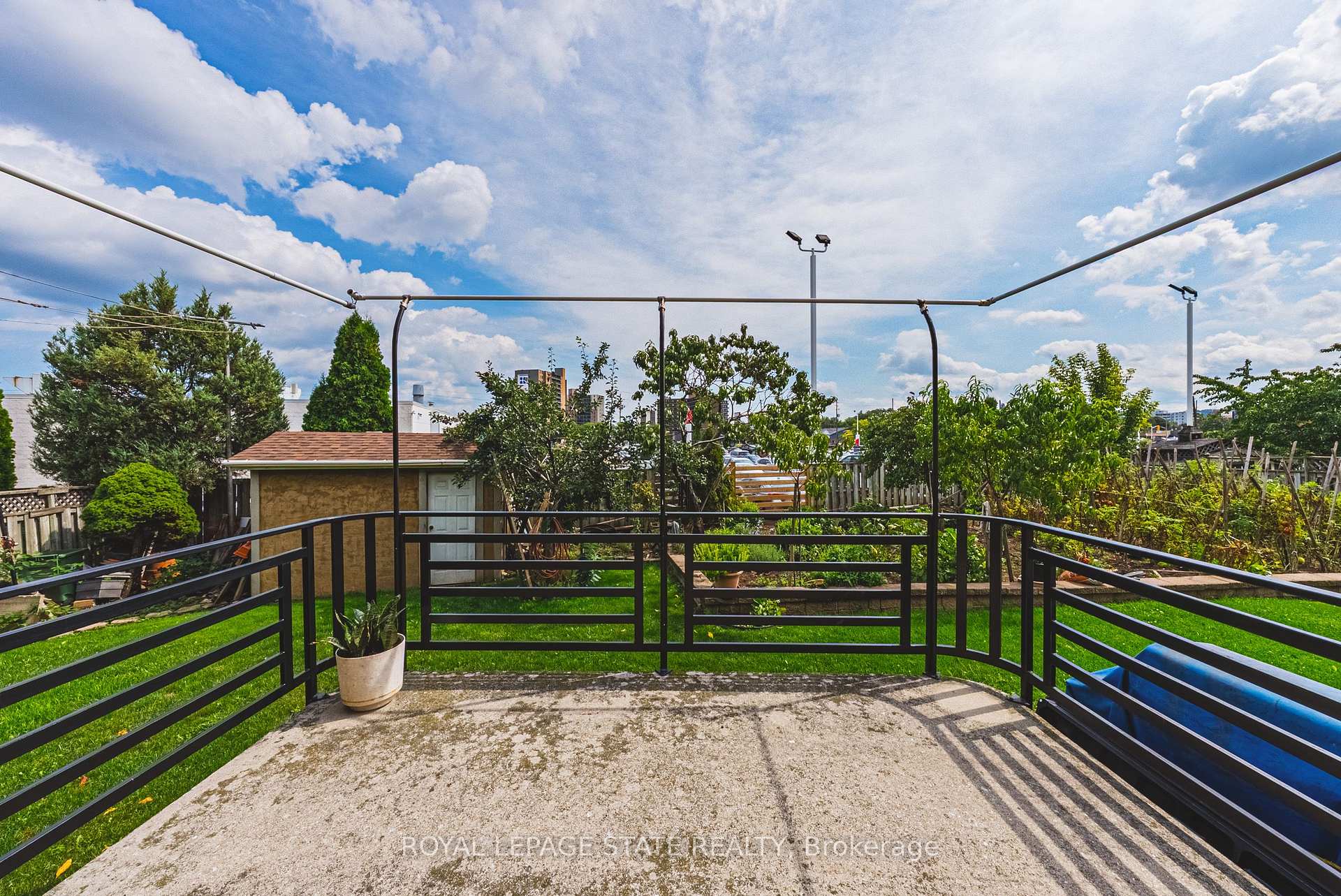Photo 44 of 90 Fairington Crescent, Hamilton, Kentley — HOMEH