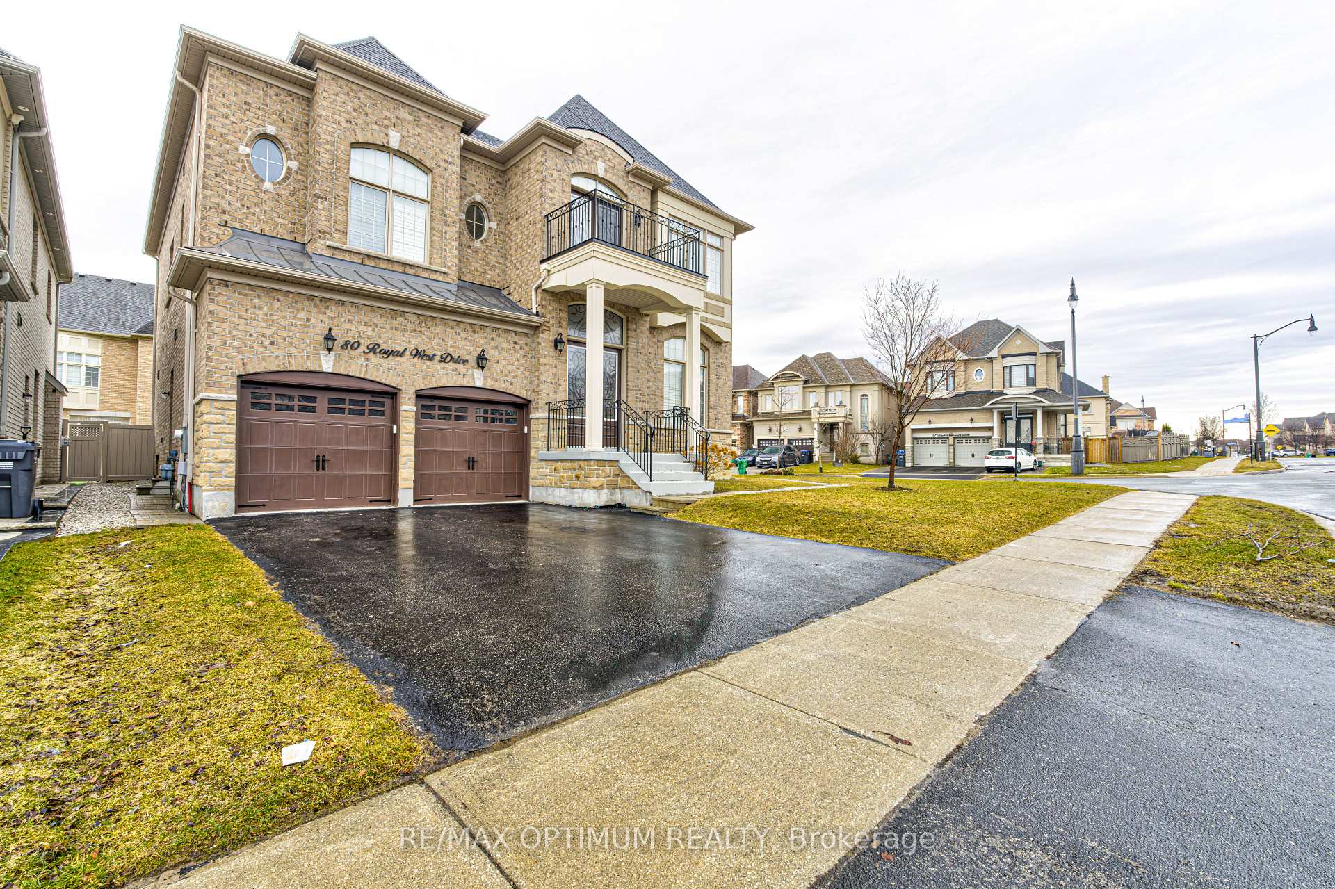 Photo 2 of 80 Royal West Drive, Brampton, Credit Valley — HOMEH