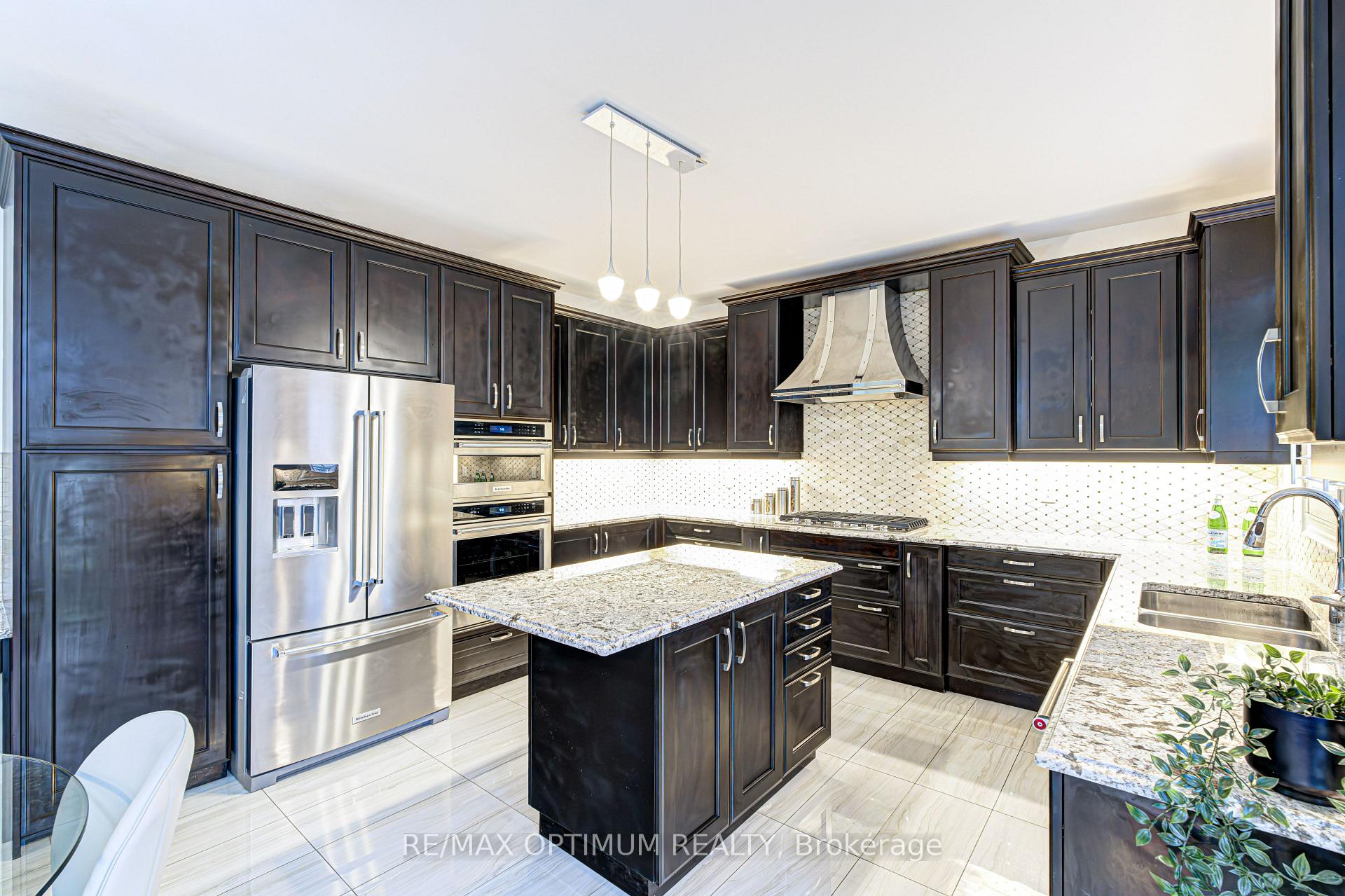 Photo 17 of 80 Royal West Drive, Brampton, Credit Valley — HOMEH