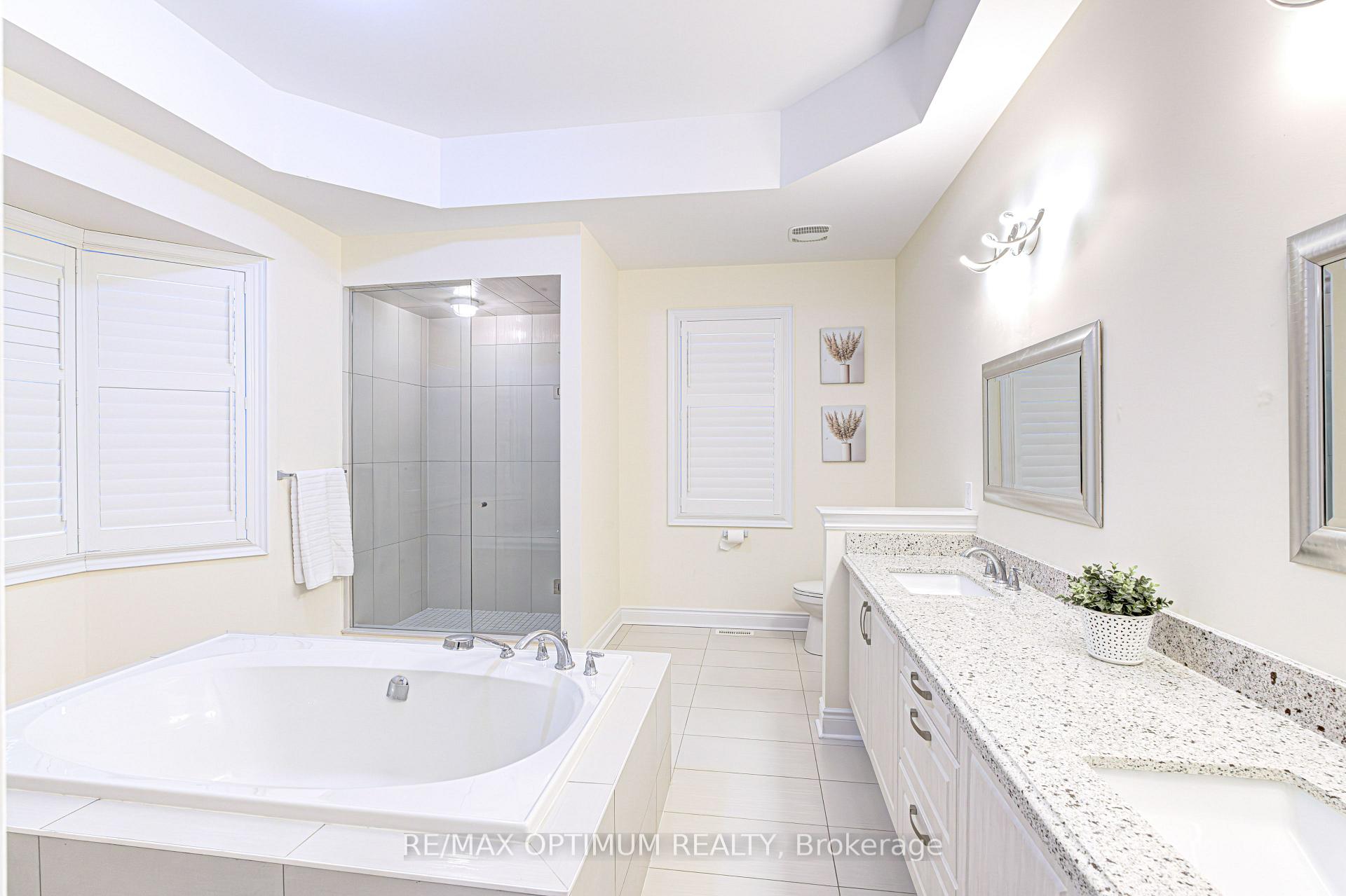 Photo 26 of 80 Royal West Drive, Brampton, Credit Valley — HOMEH