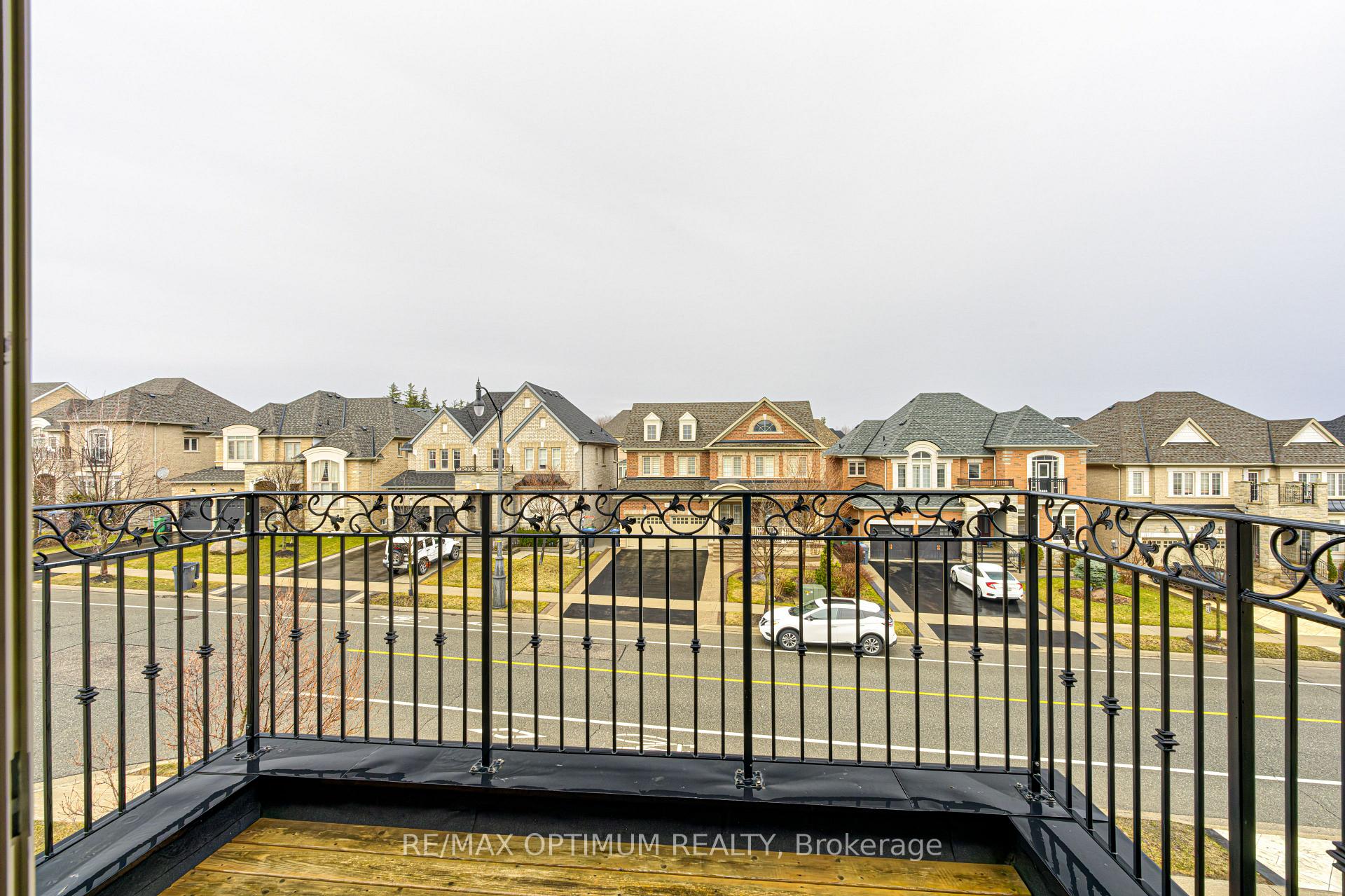 Photo 39 of 80 Royal West Drive, Brampton, Credit Valley — HOMEH