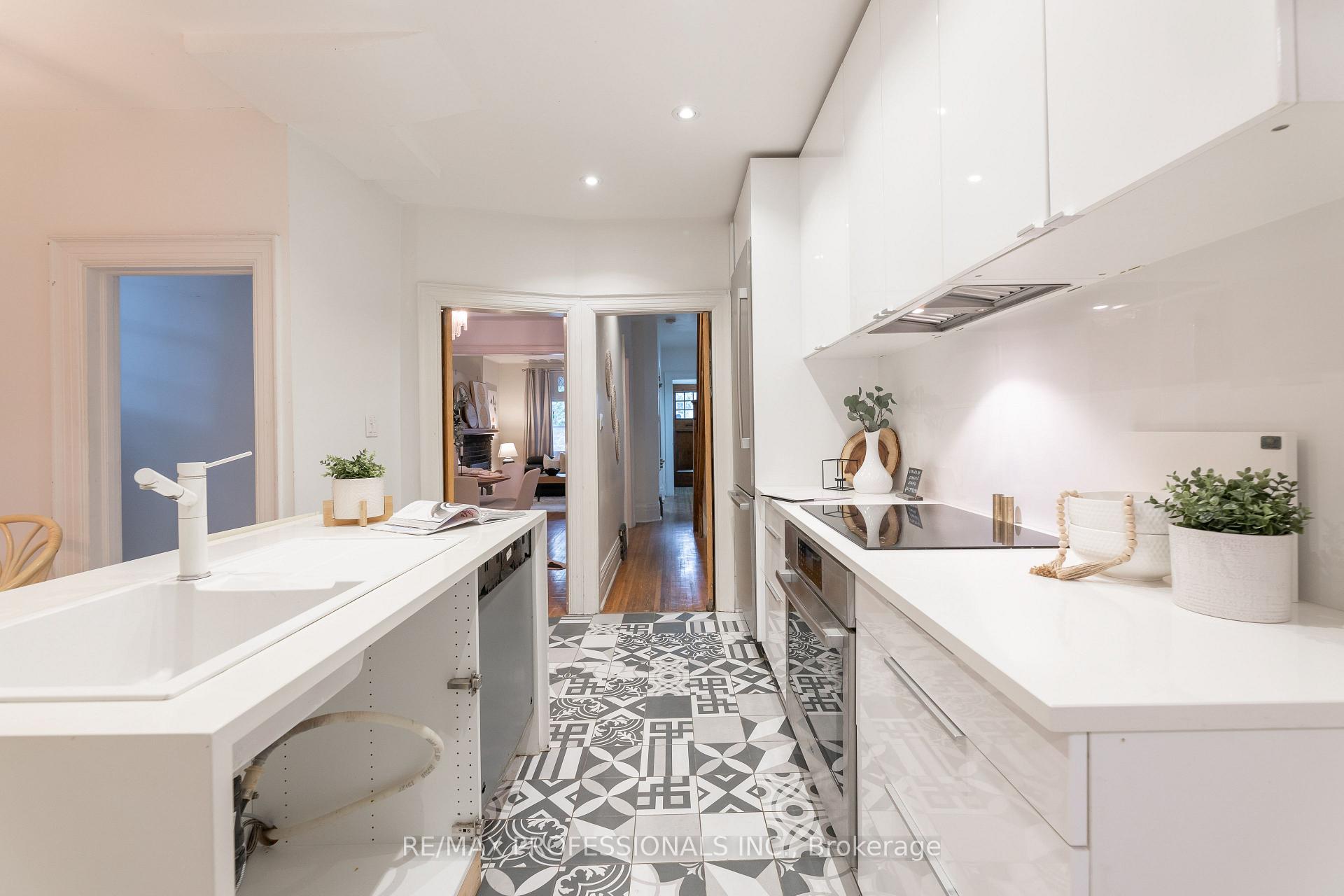 Photo 11 of 181 Garden Avenue, Toronto, Roncesvalles — HOMEH