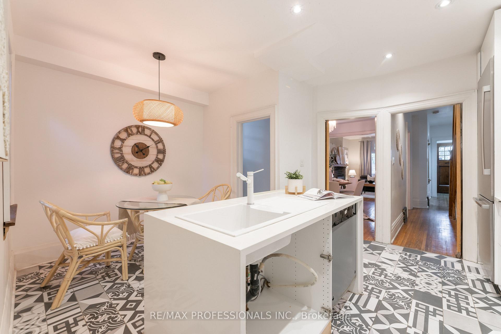 Photo 12 of 181 Garden Avenue, Toronto, Roncesvalles — HOMEH