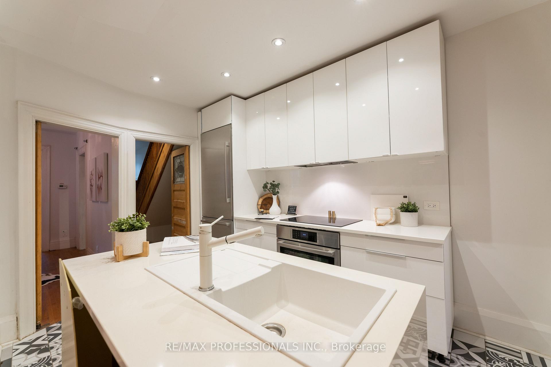 Photo 15 of 181 Garden Avenue, Toronto, Roncesvalles — HOMEH