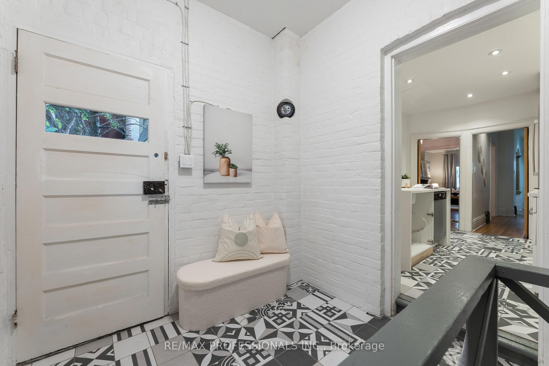 Photo 16 of 181 Garden Avenue, Toronto, Roncesvalles — HOMEH
