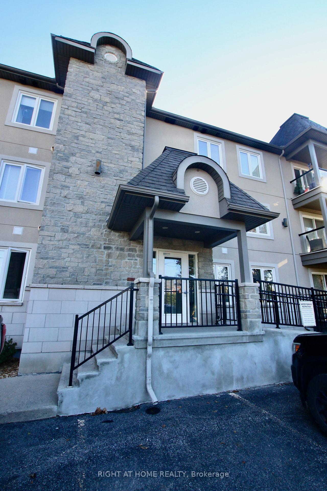 Photo 2 of Unit 301, 2 Warner Street, Russell, Village of Russell — HOMEH