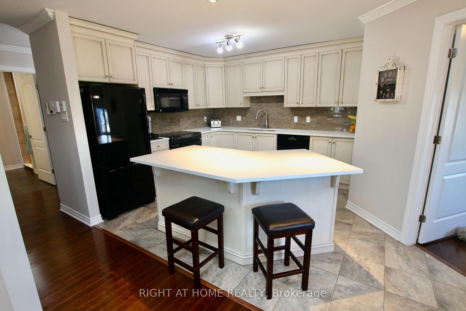 Photo 6 of Unit 301, 2 Warner Street, Russell, Village of Russell — HOMEH