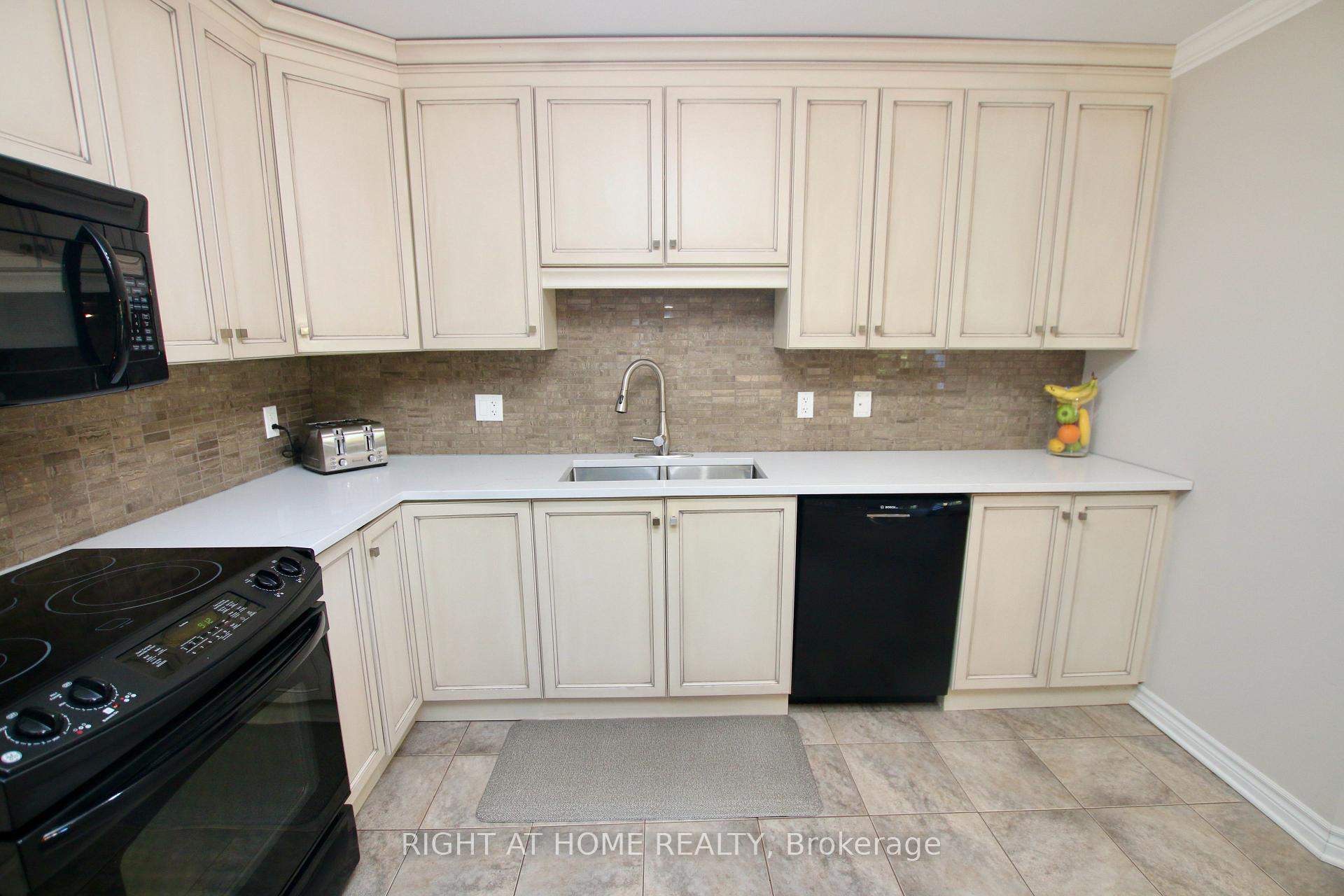 Photo 7 of Unit 301, 2 Warner Street, Russell, Village of Russell — HOMEH