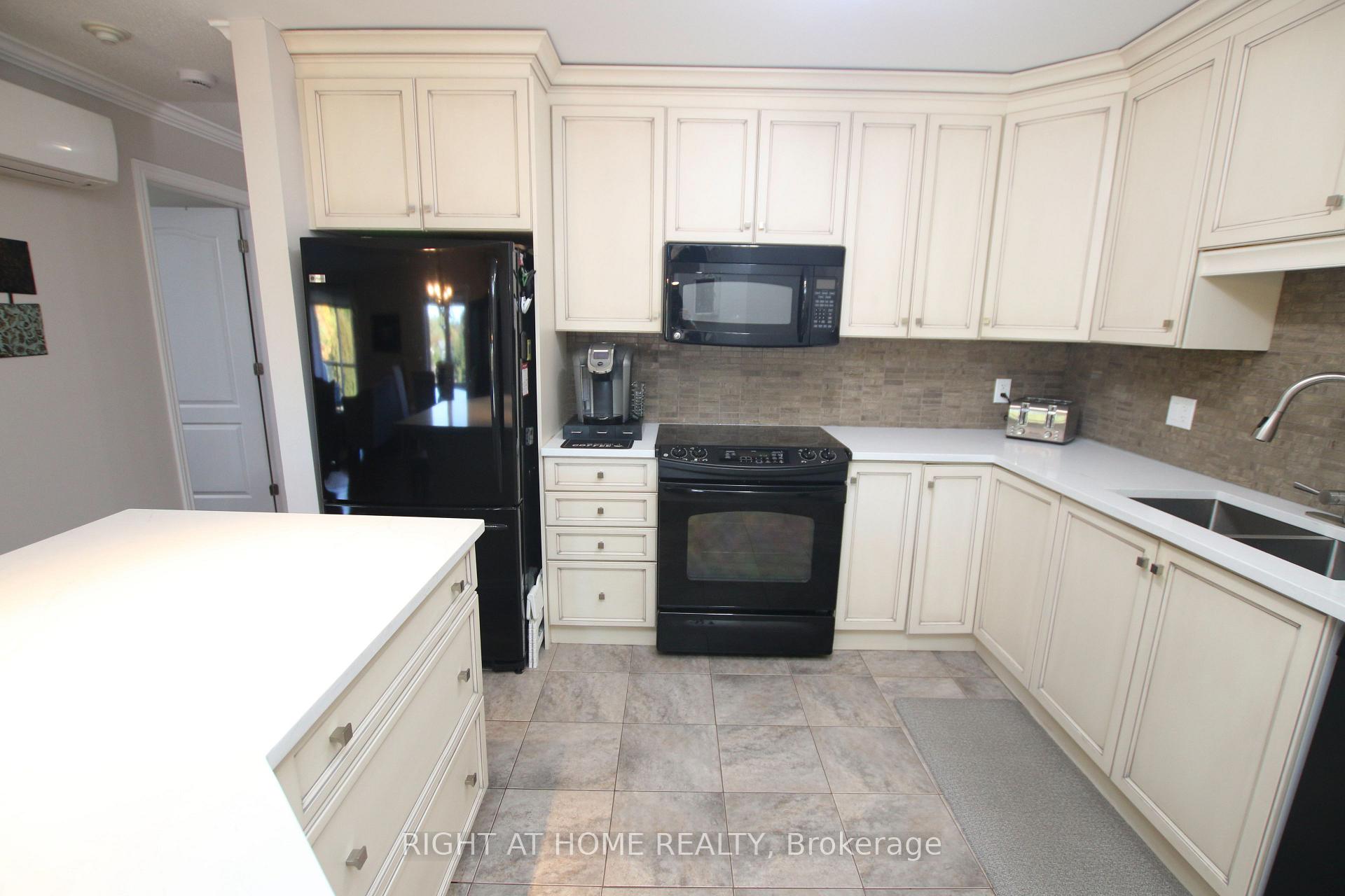 Photo 8 of Unit 301, 2 Warner Street, Russell, Village of Russell — HOMEH